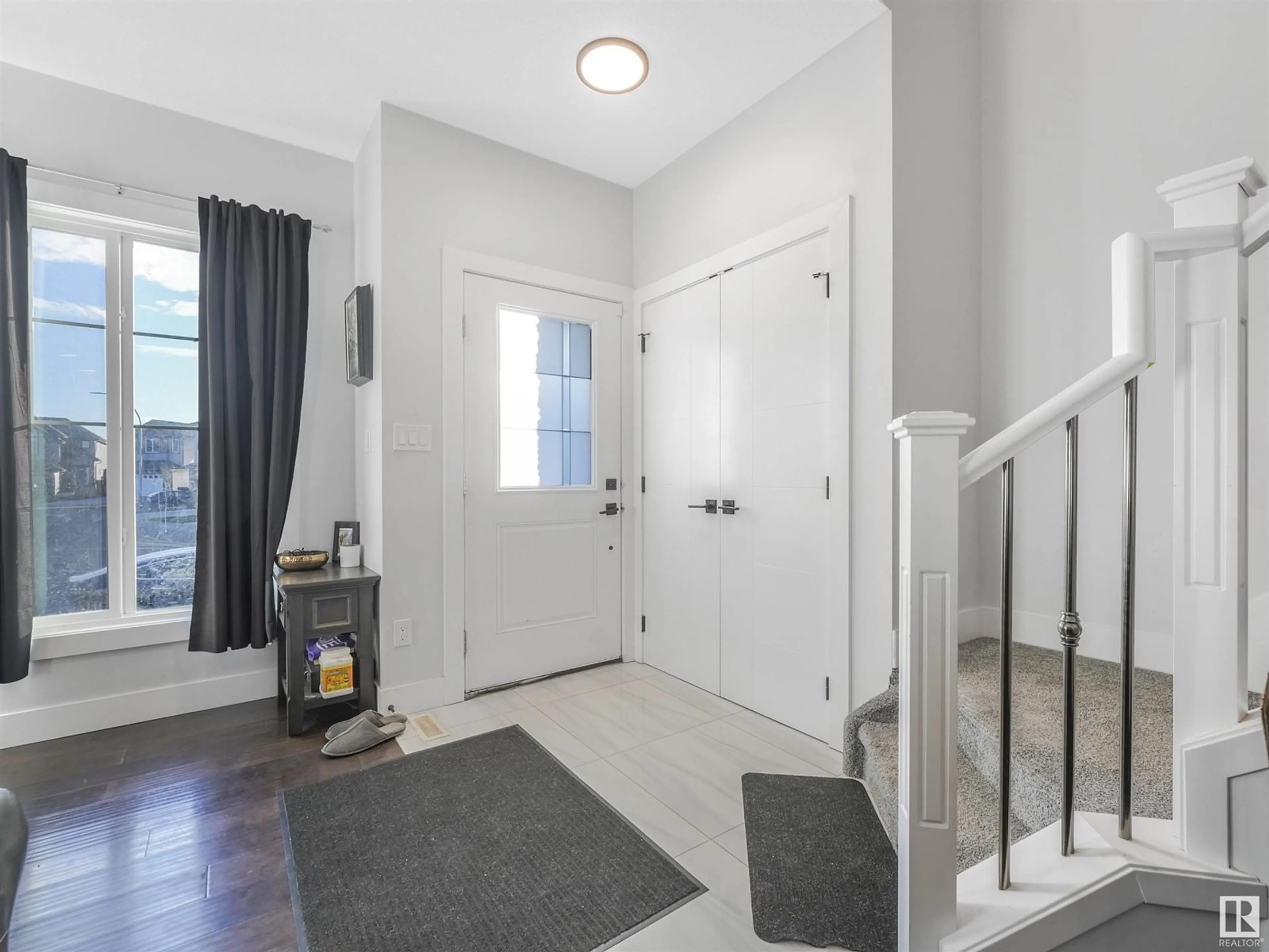 Indoor entryway, wood floors for 6056 179 AV NW, Edmonton Alberta T5Y3T2