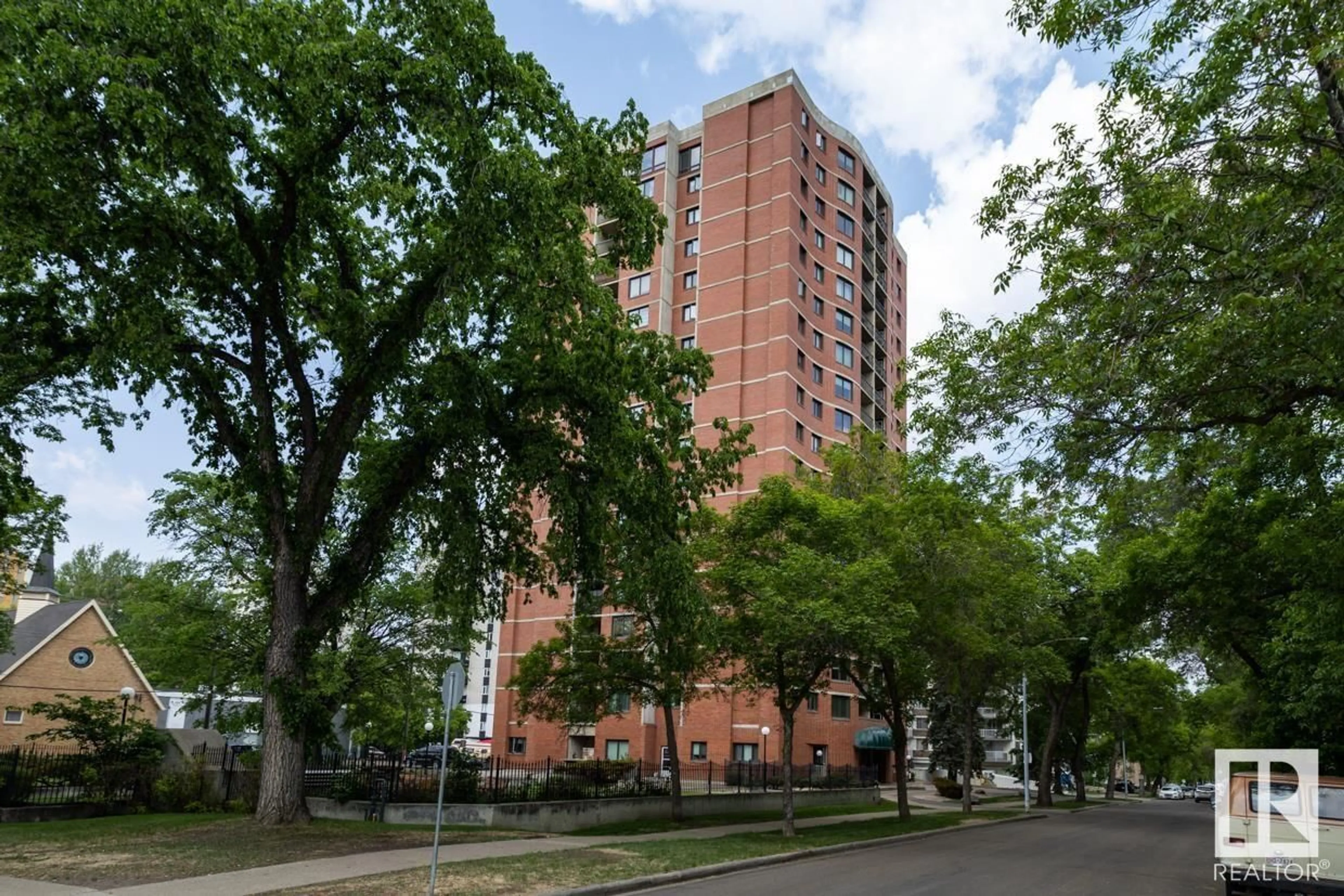 A pic from exterior of the house or condo, the front or back of building for #1002 9916 113 ST NW, Edmonton Alberta T5K2N3