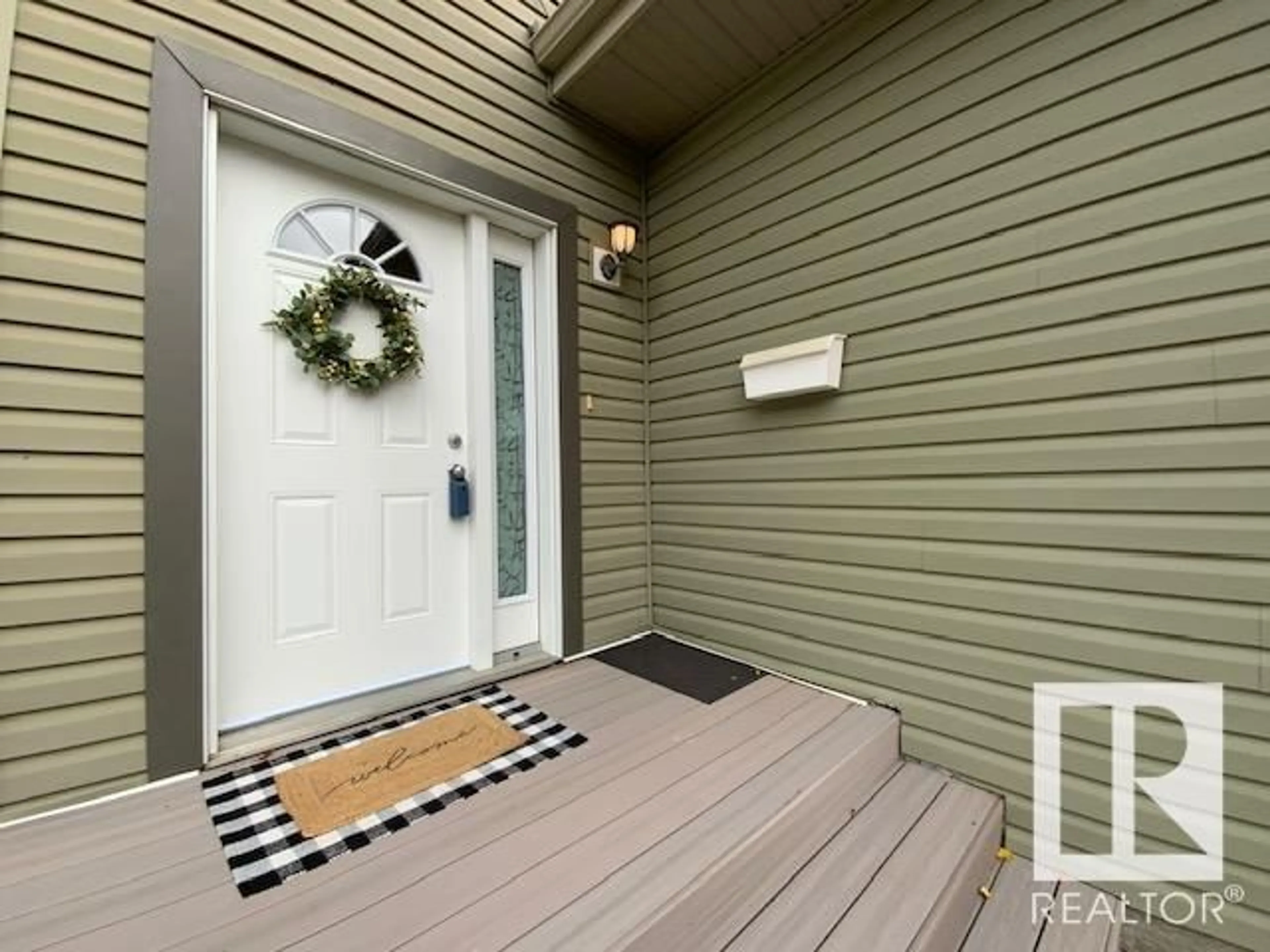 Indoor entryway, wood floors for B 4702 57 AV, Wetaskiwin Alberta T9A3S9