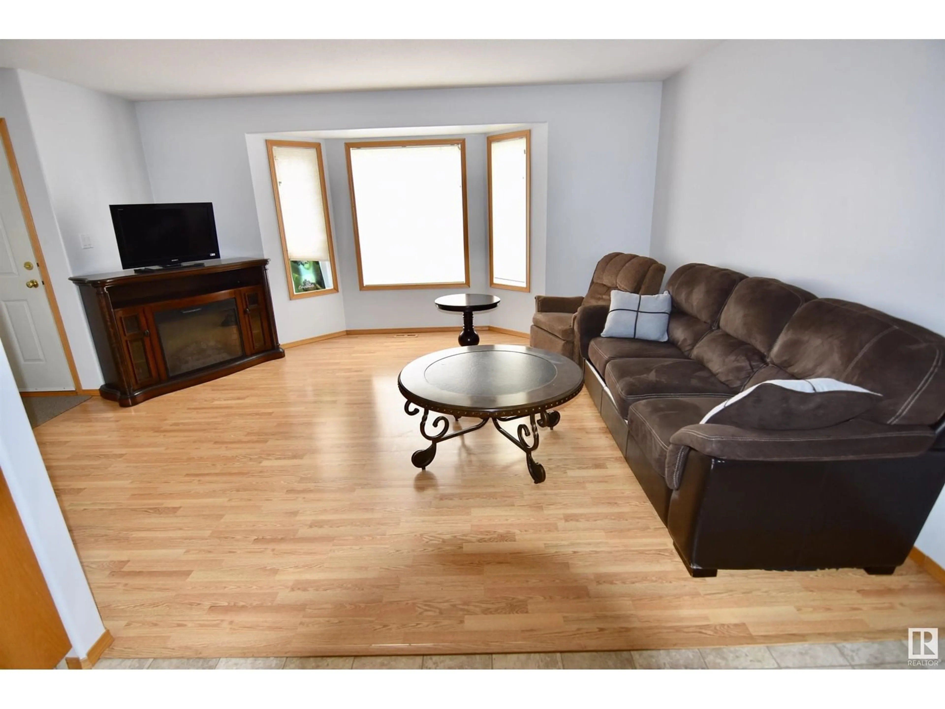 Living room, wood floors for 4820 49 AV, St. Paul Town Alberta T0A3A3