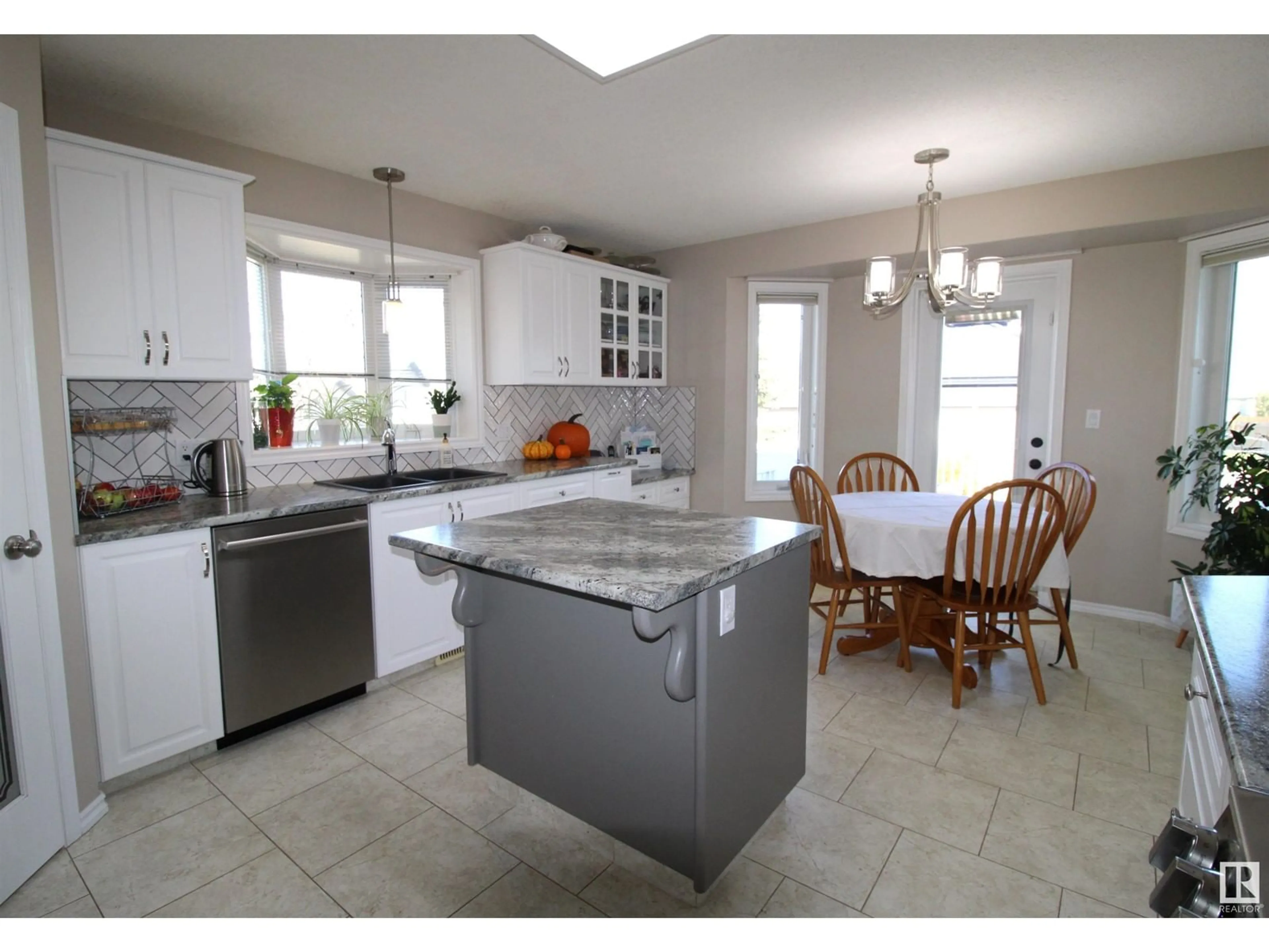 Open concept kitchen for 6017 47 AV, St. Paul Town Alberta T0A3A1