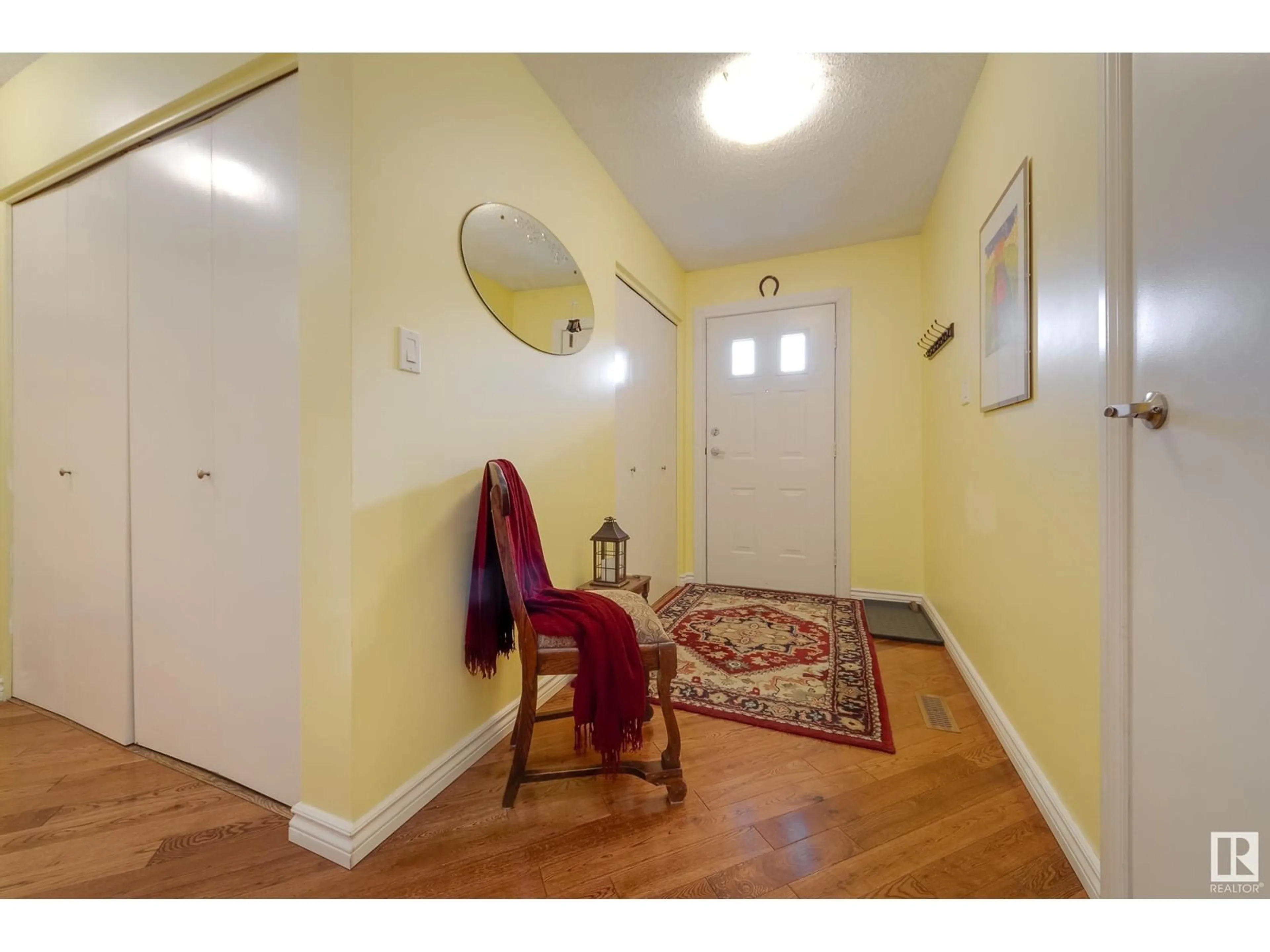 Indoor entryway, wood floors for 10636 29 AV NW, Edmonton Alberta T6J4H6