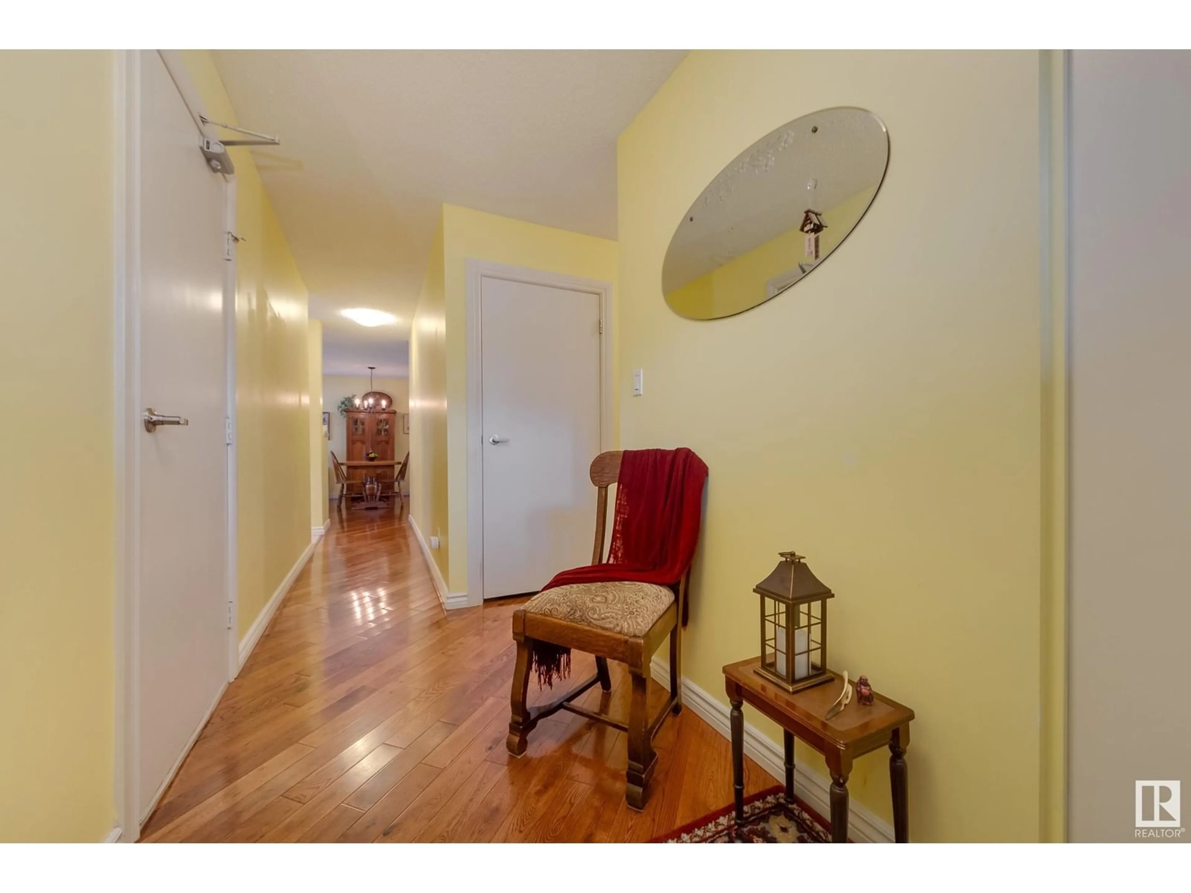 Indoor entryway, wood floors for 10636 29 AV NW, Edmonton Alberta T6J4H6