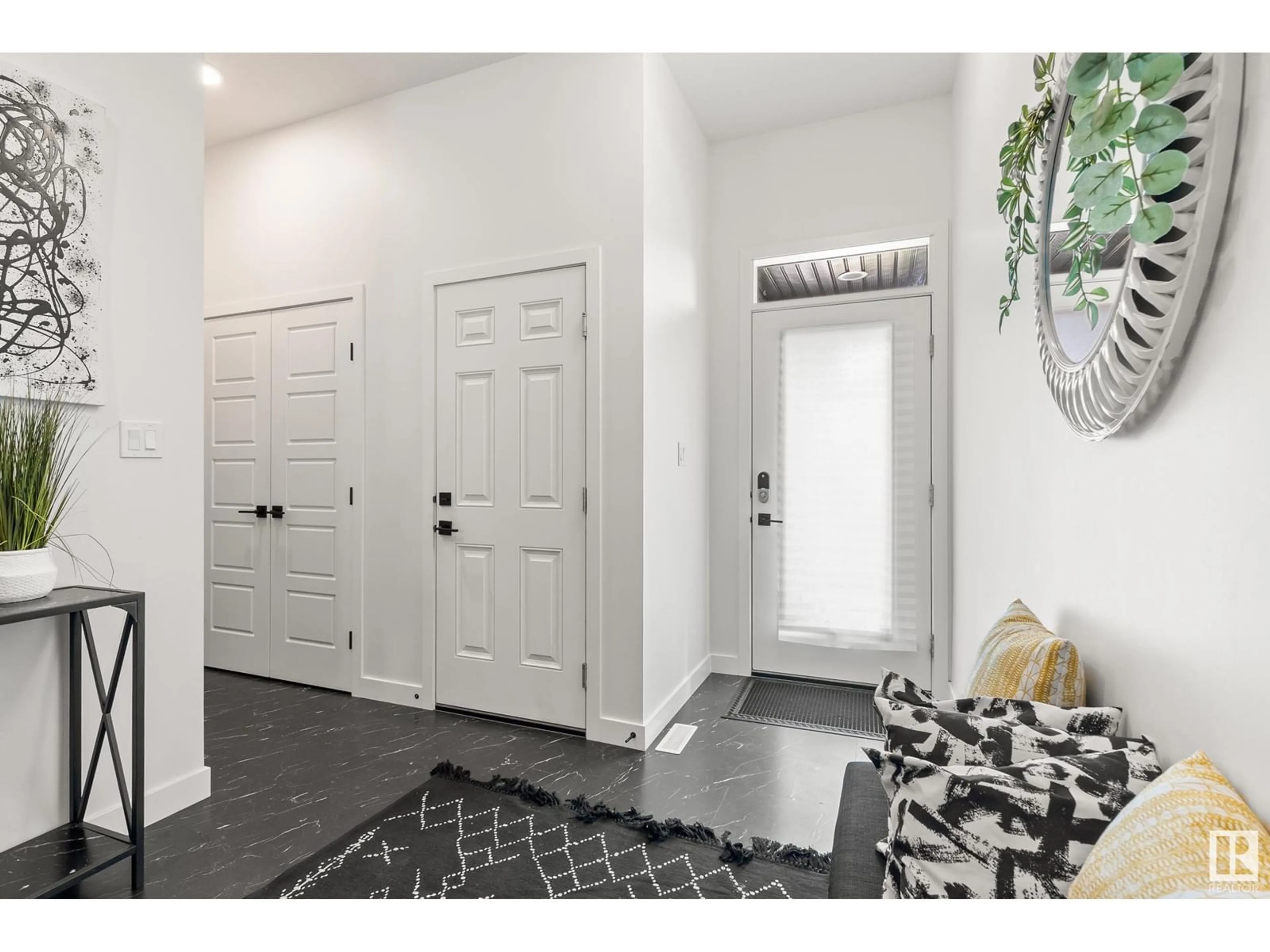 Indoor entryway, wood floors for 4108 HAWTHORN CO SW, Edmonton Alberta T6X2Y8