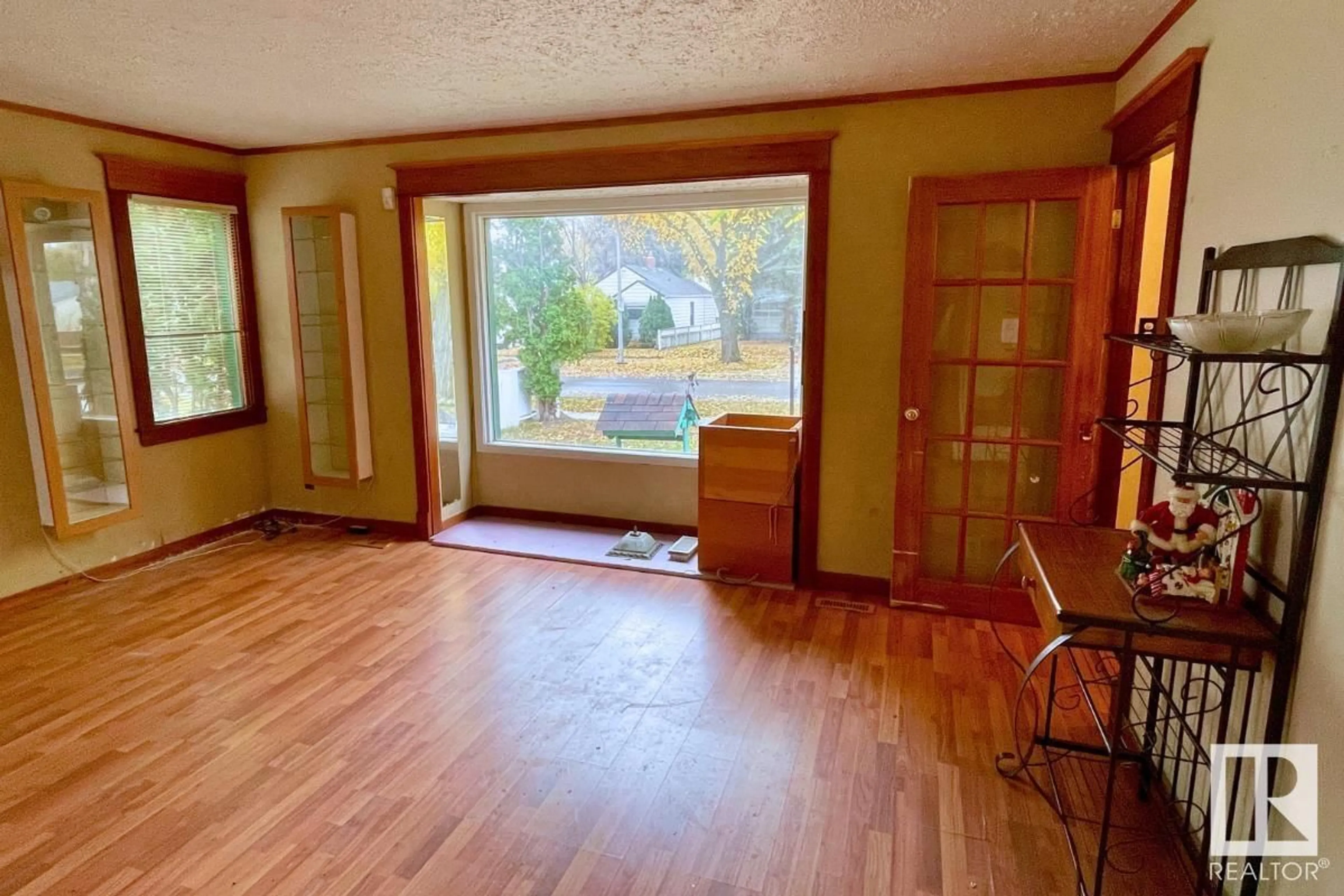 A pic of a room, wood floors for 12011 61 ST NW, Edmonton Alberta T5W4B2