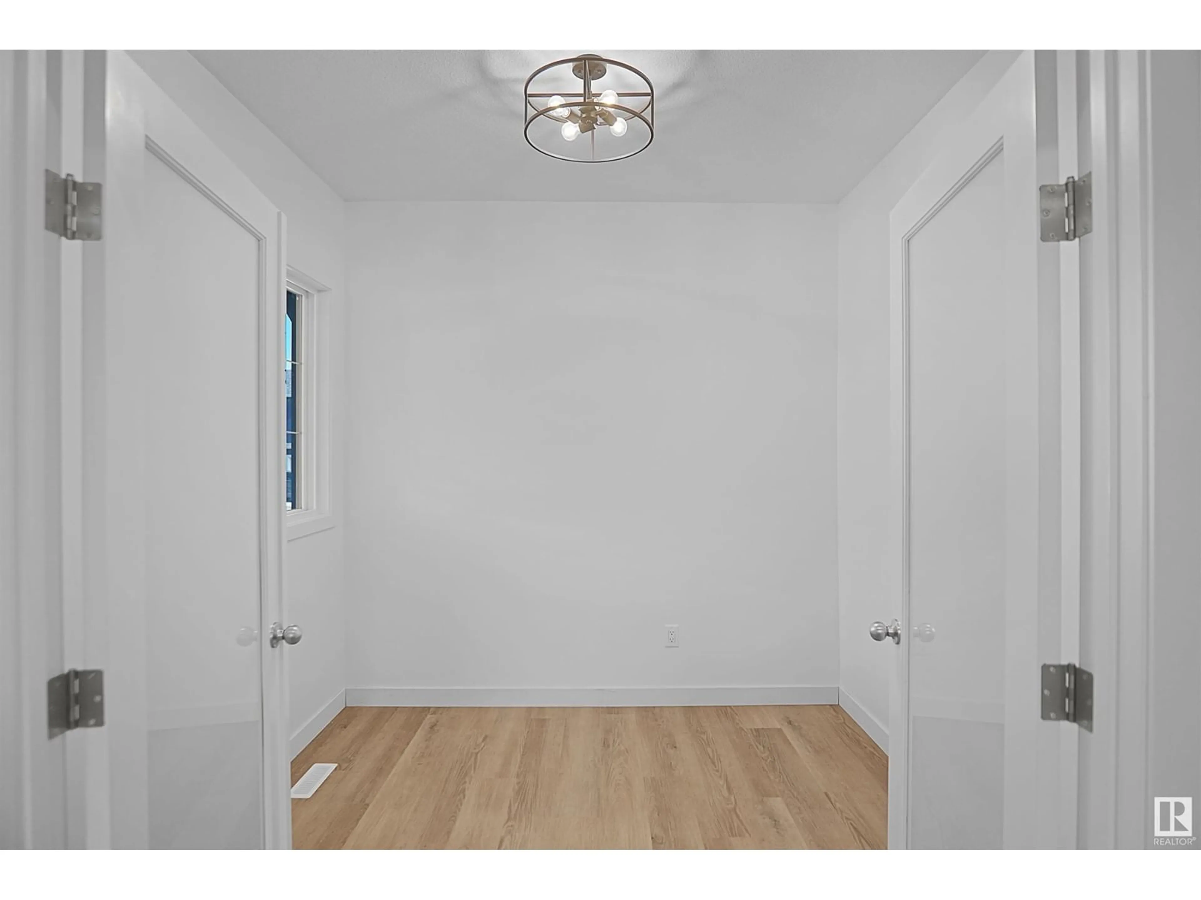 Indoor entryway, wood floors for 122 JENNIFER CR, St. Albert Alberta T8N7Z5