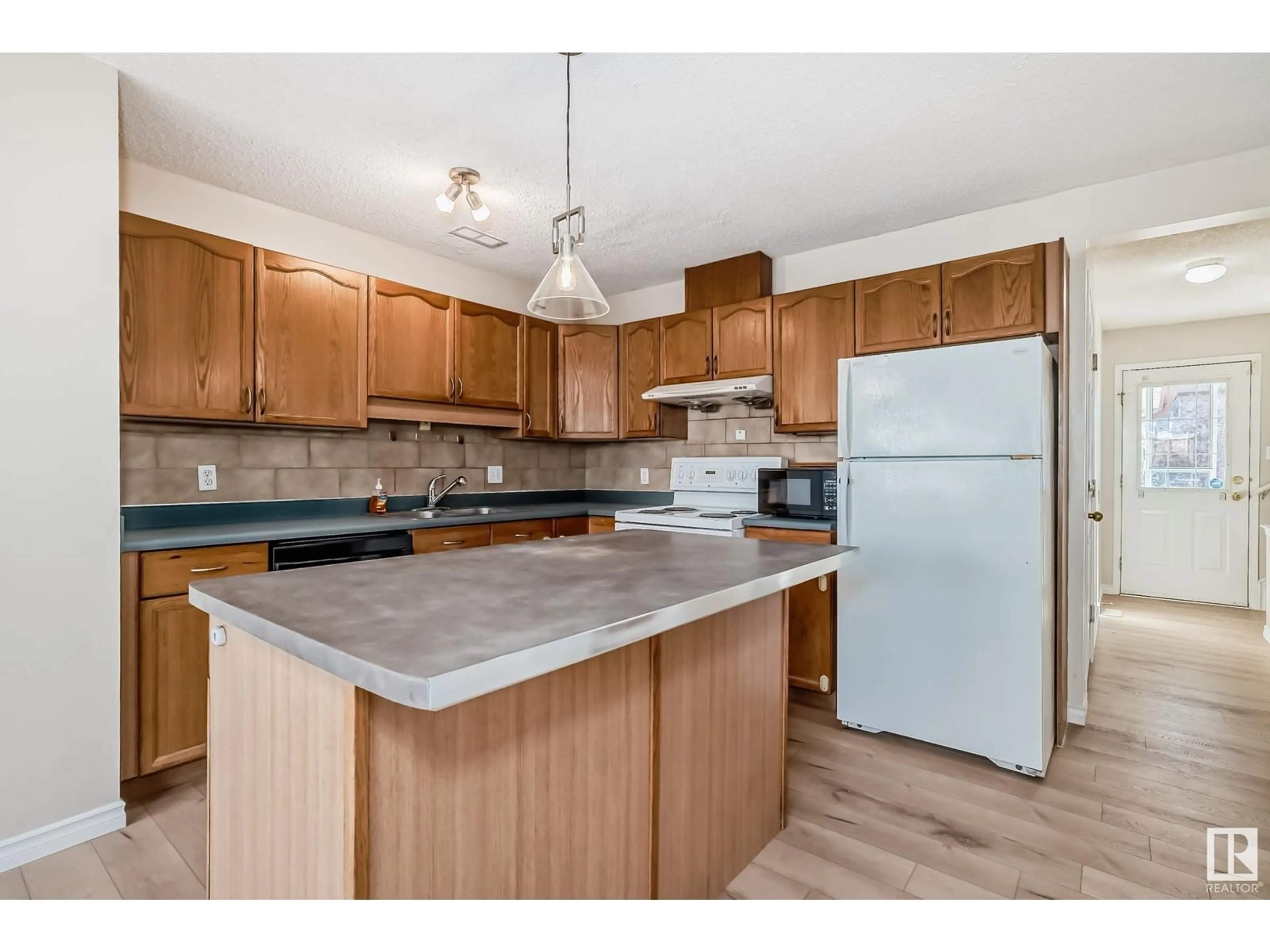 Standard kitchen, wood floors, cottage for 16224 93 ST NW, Edmonton Alberta T5Z3M9