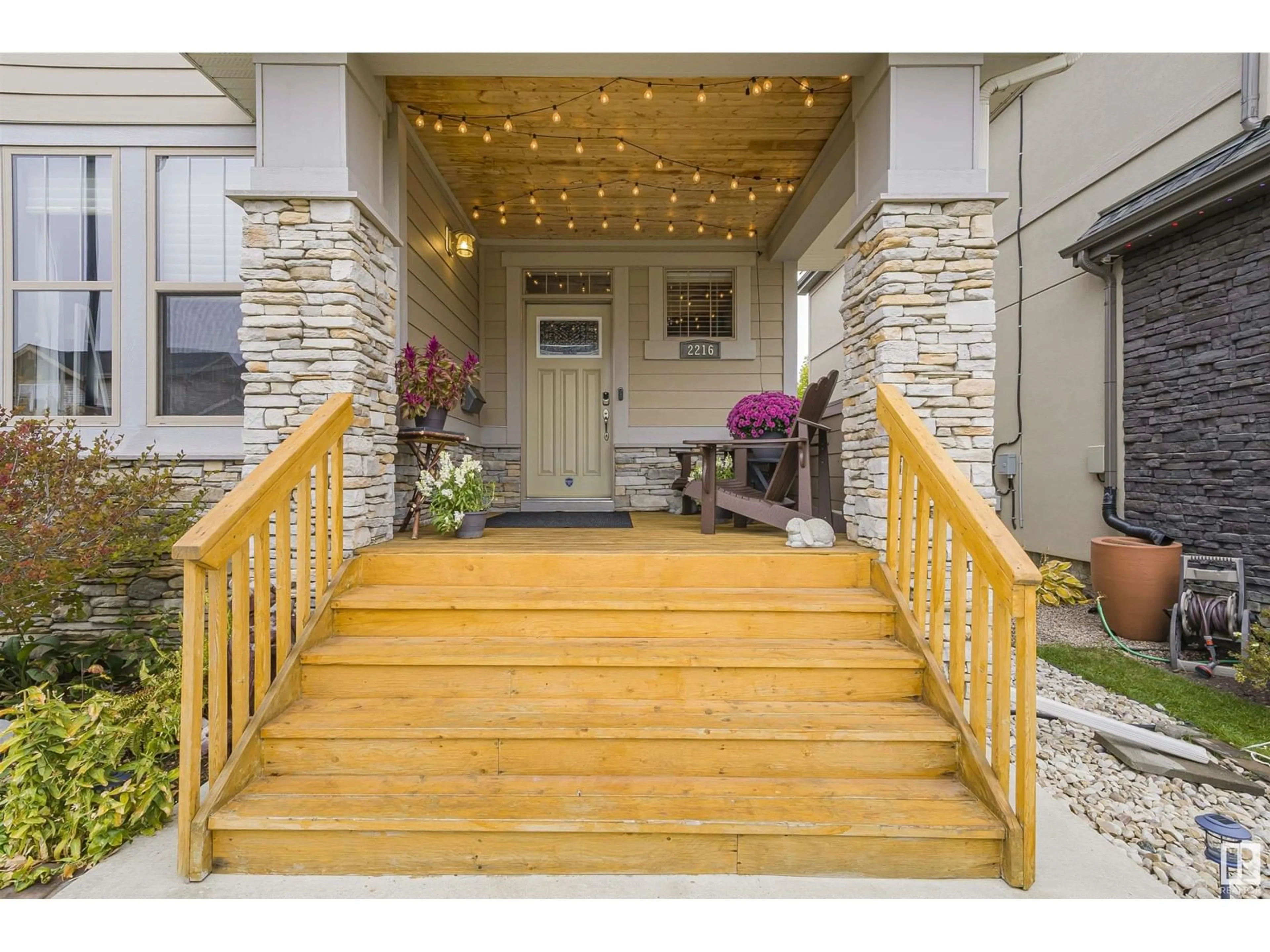 Indoor entryway, wood floors for 2216 STAN WATERS AV NW, Edmonton Alberta T5E5Y8