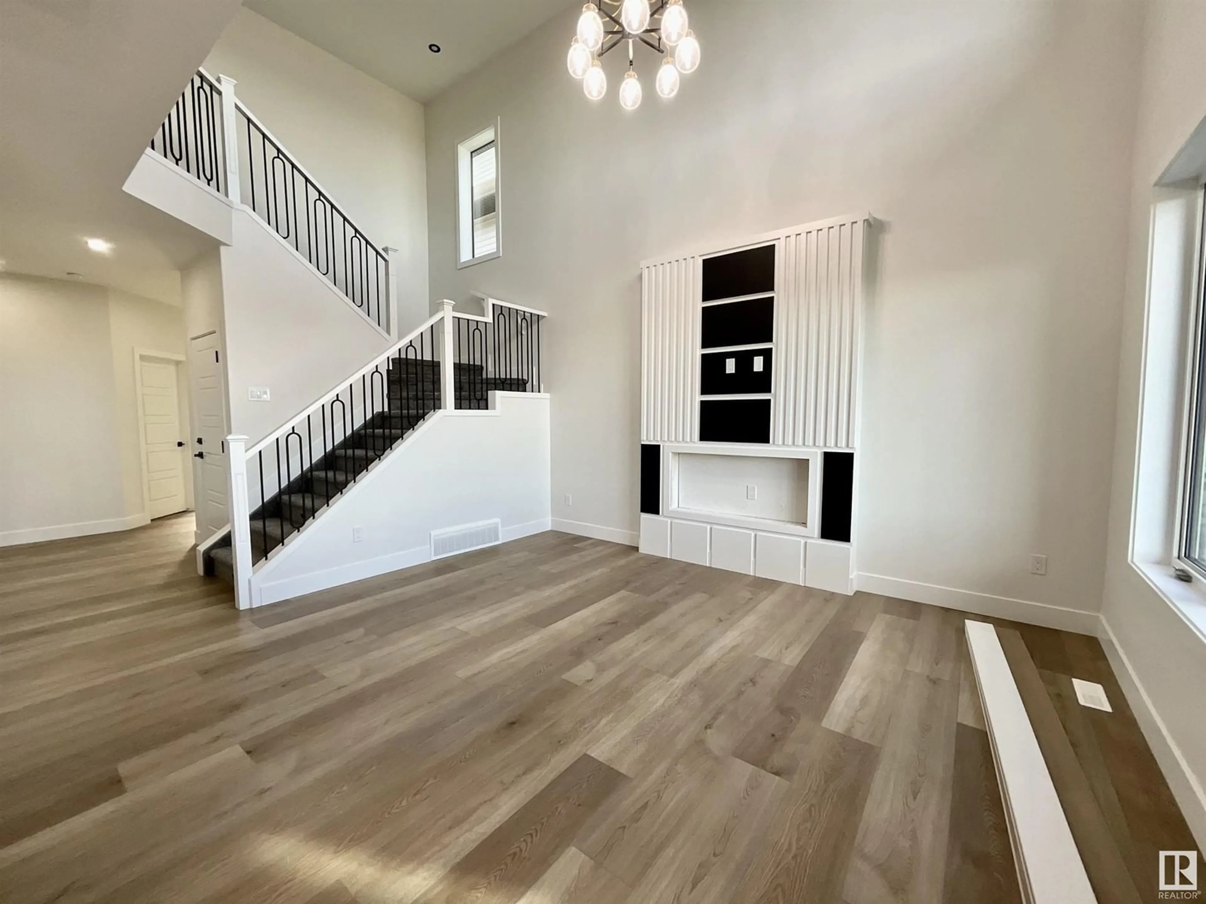 Indoor entryway, wood floors for 18216 94 ST NW, Edmonton Alberta T5Z0V1