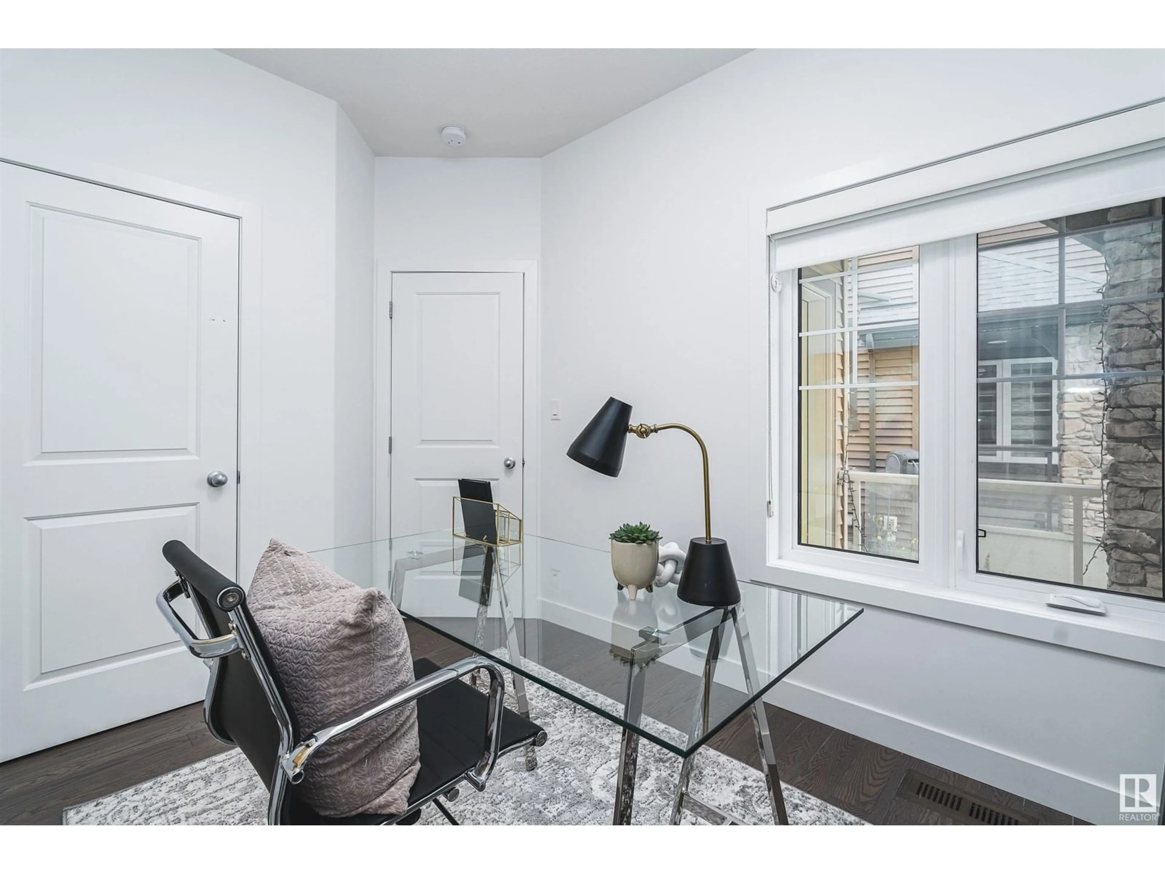 Indoor entryway, wood floors for 3609 KESWICK BV SW, Edmonton Alberta T6W3S5