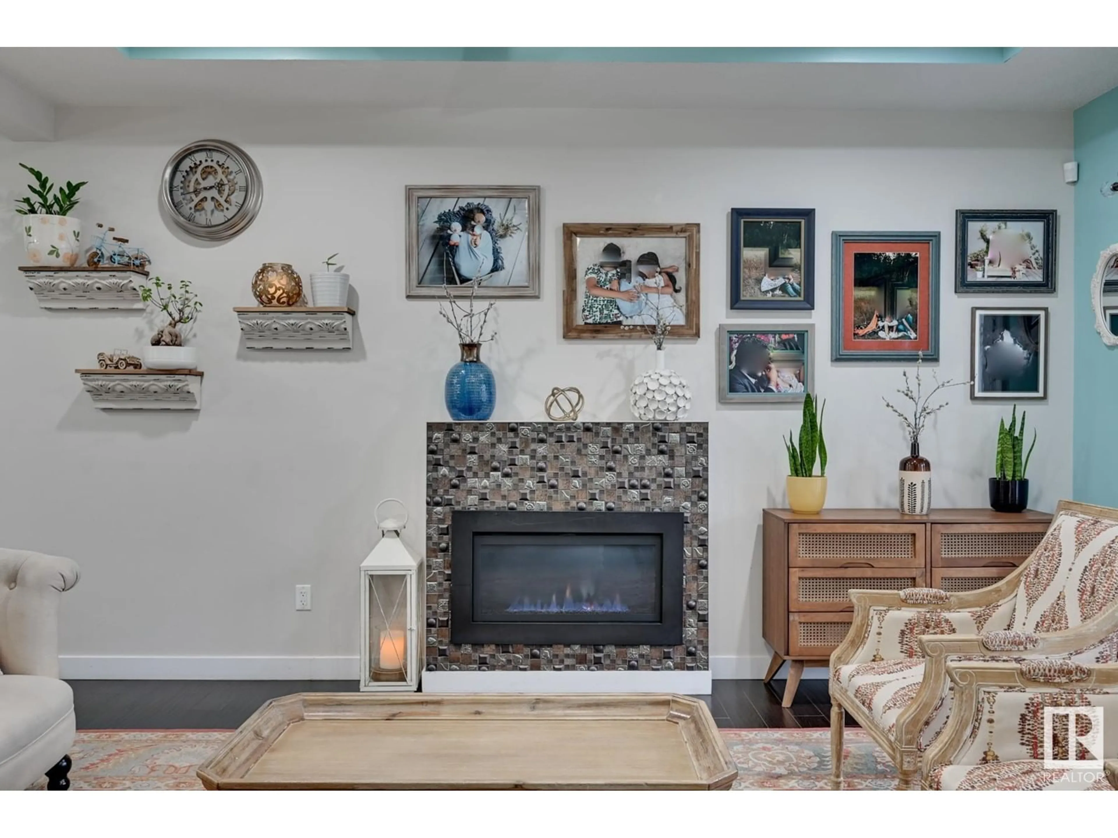 Living room, wood floors for 2611 21 AV NW, Edmonton Alberta T6T0Y6