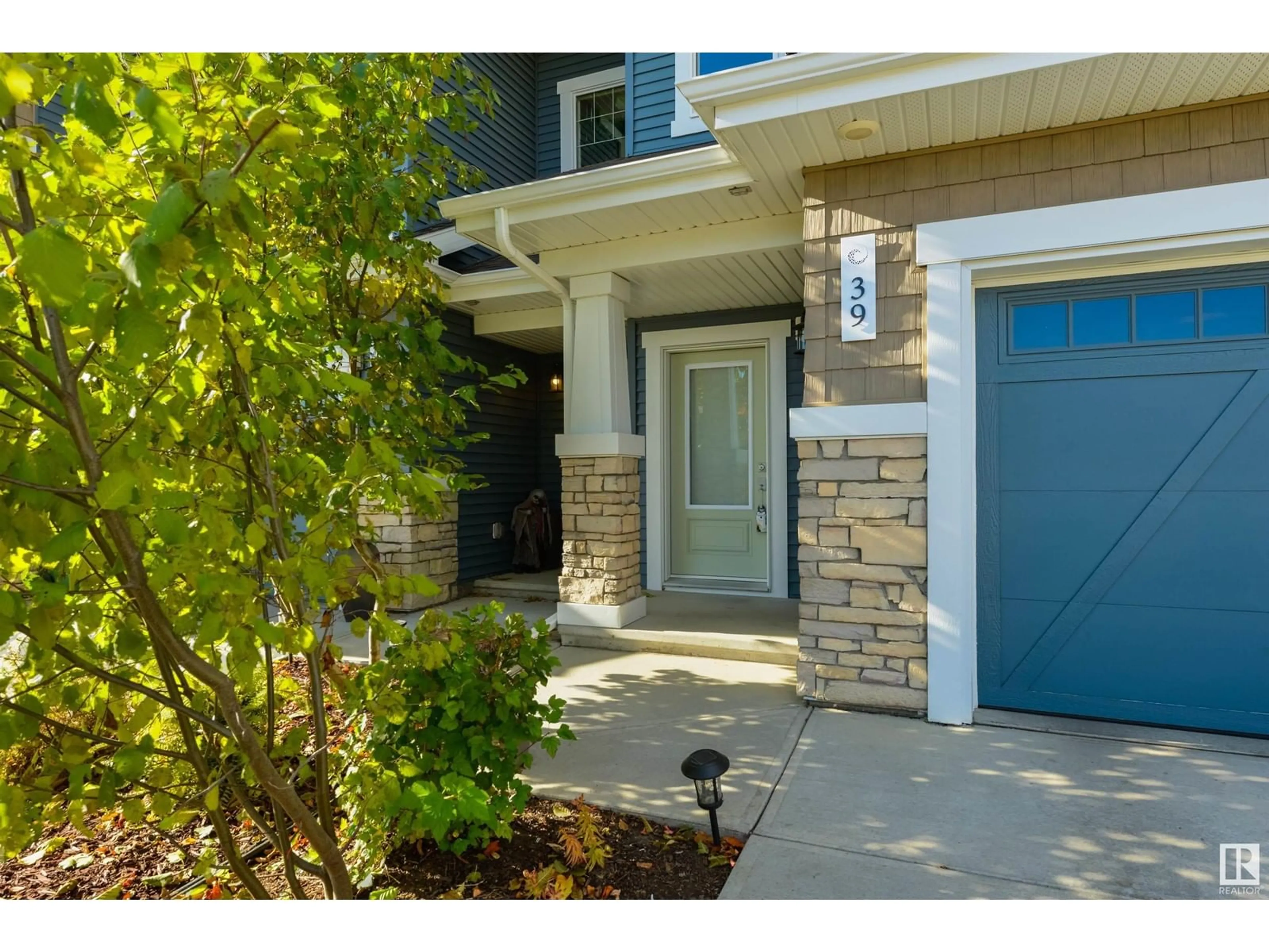 Indoor entryway for 39 JOYAL WY, St. Albert Alberta T8N7V6