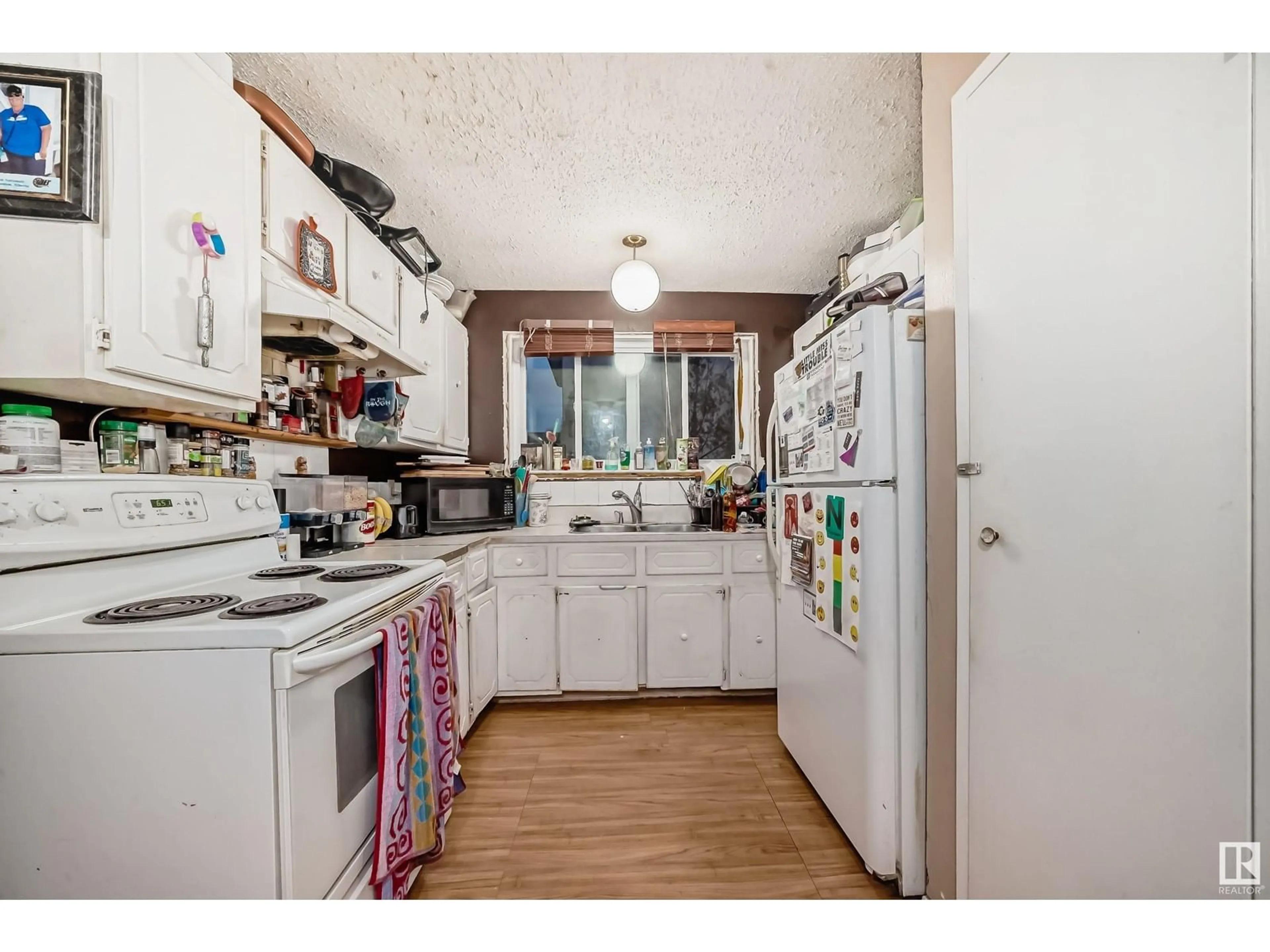 Kitchen, wood floors, cottage for 974 KNOTTWOOD S NW, Edmonton Alberta T6K3H7