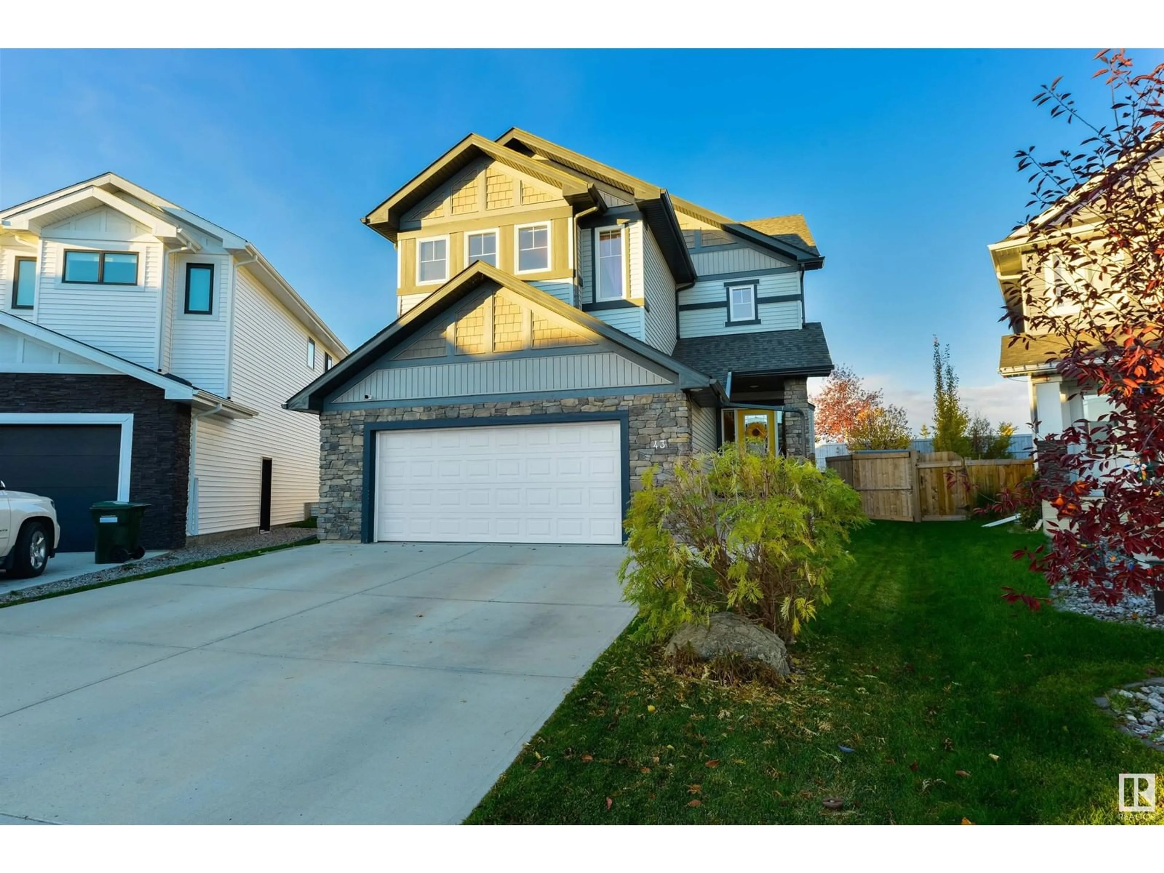 Frontside or backside of a home, the street view for 43 MEADOWVIEW LD, Spruce Grove Alberta T7X0N7