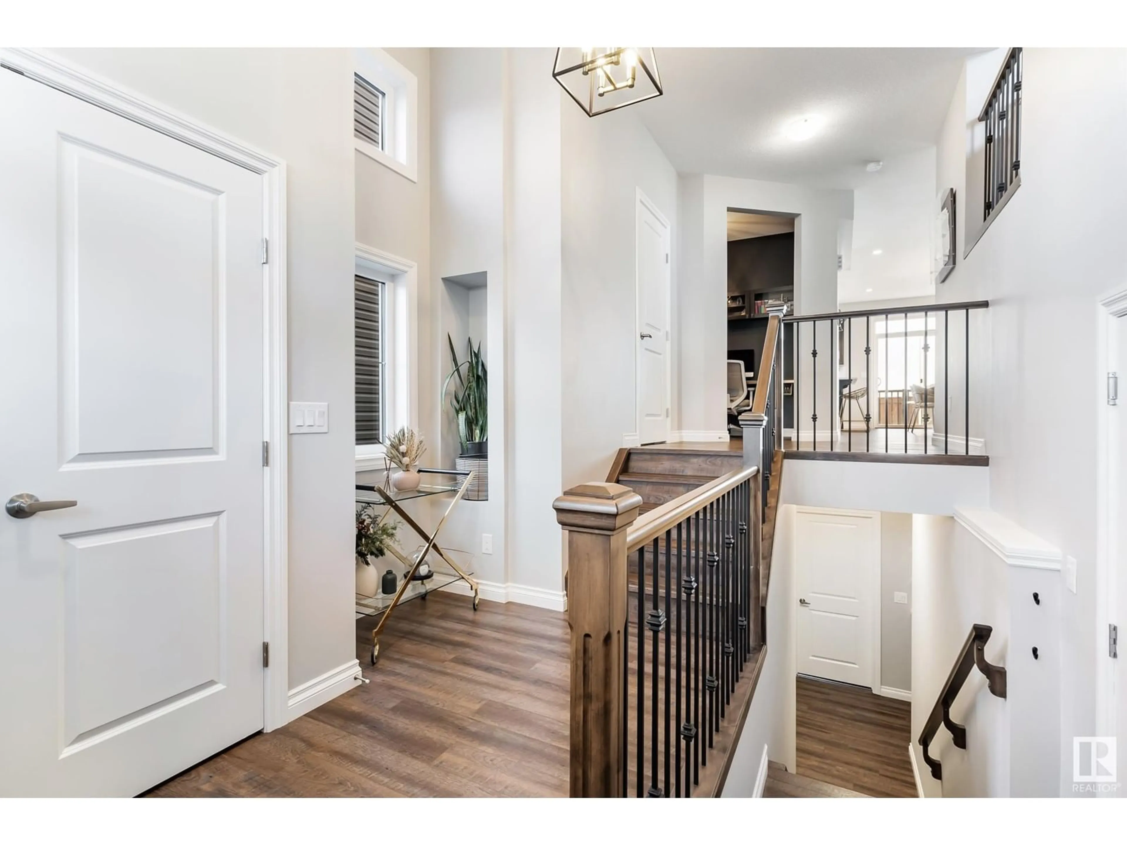 Indoor entryway, wood floors for 1719 200 ST NW, Edmonton Alberta T6M0Y2