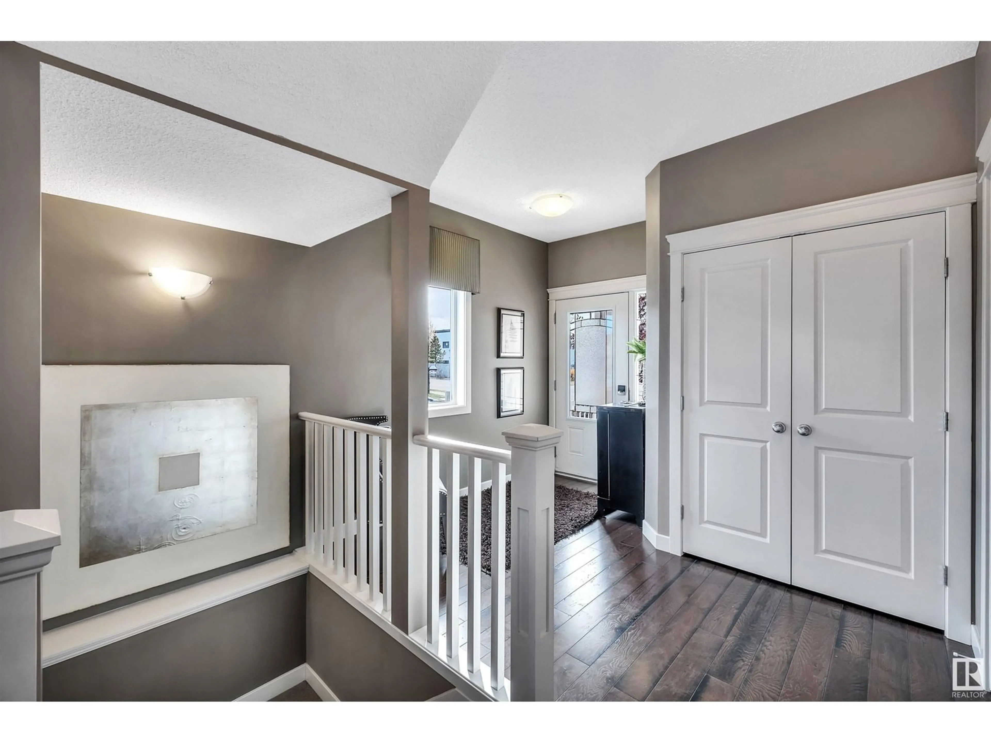 Indoor entryway, wood floors for 11506 16A AV SW, Edmonton Alberta T6W1Y3