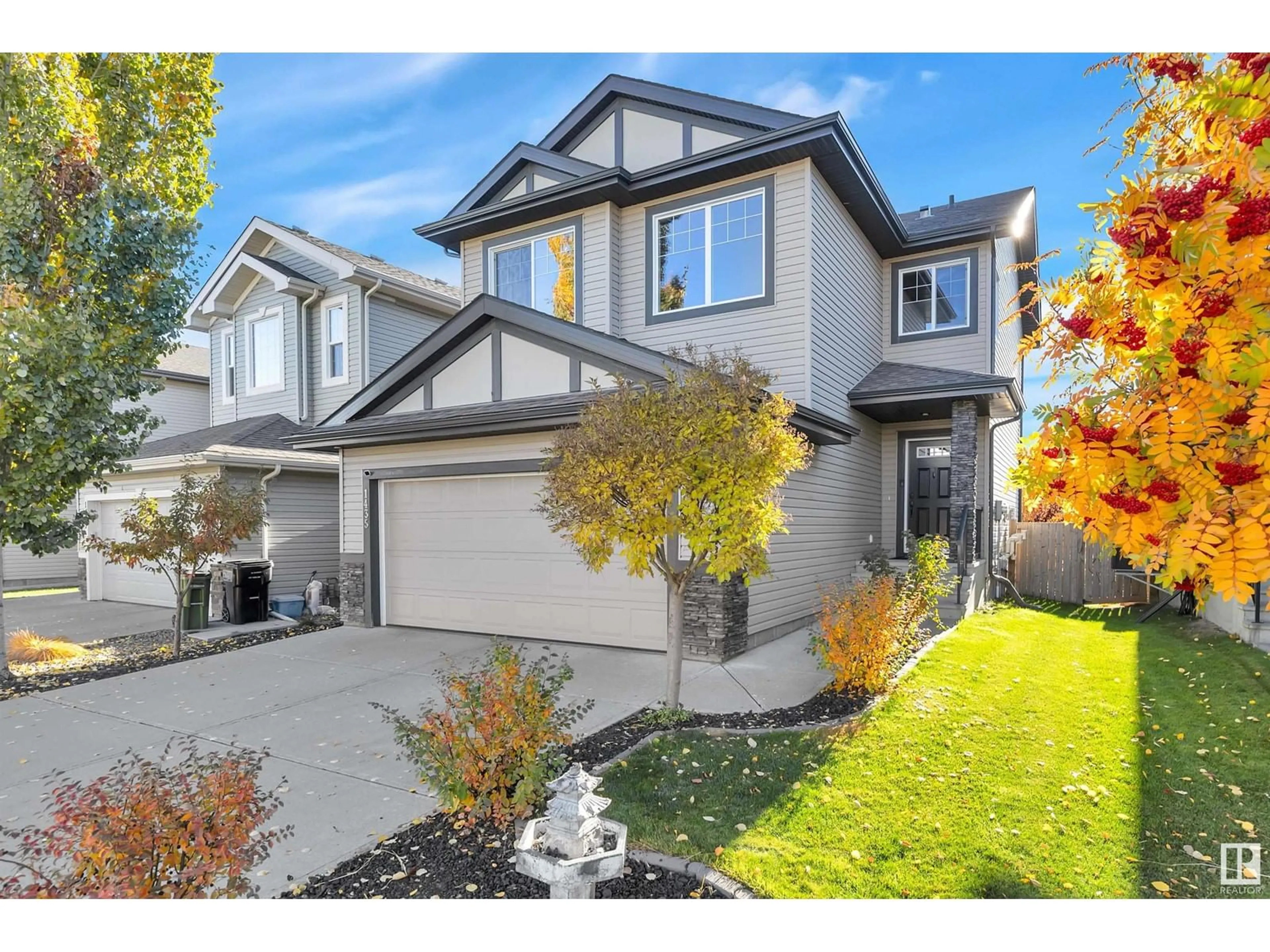 Frontside or backside of a home, the street view for 1435 HAYS WY NW, Edmonton Alberta T6M0M3