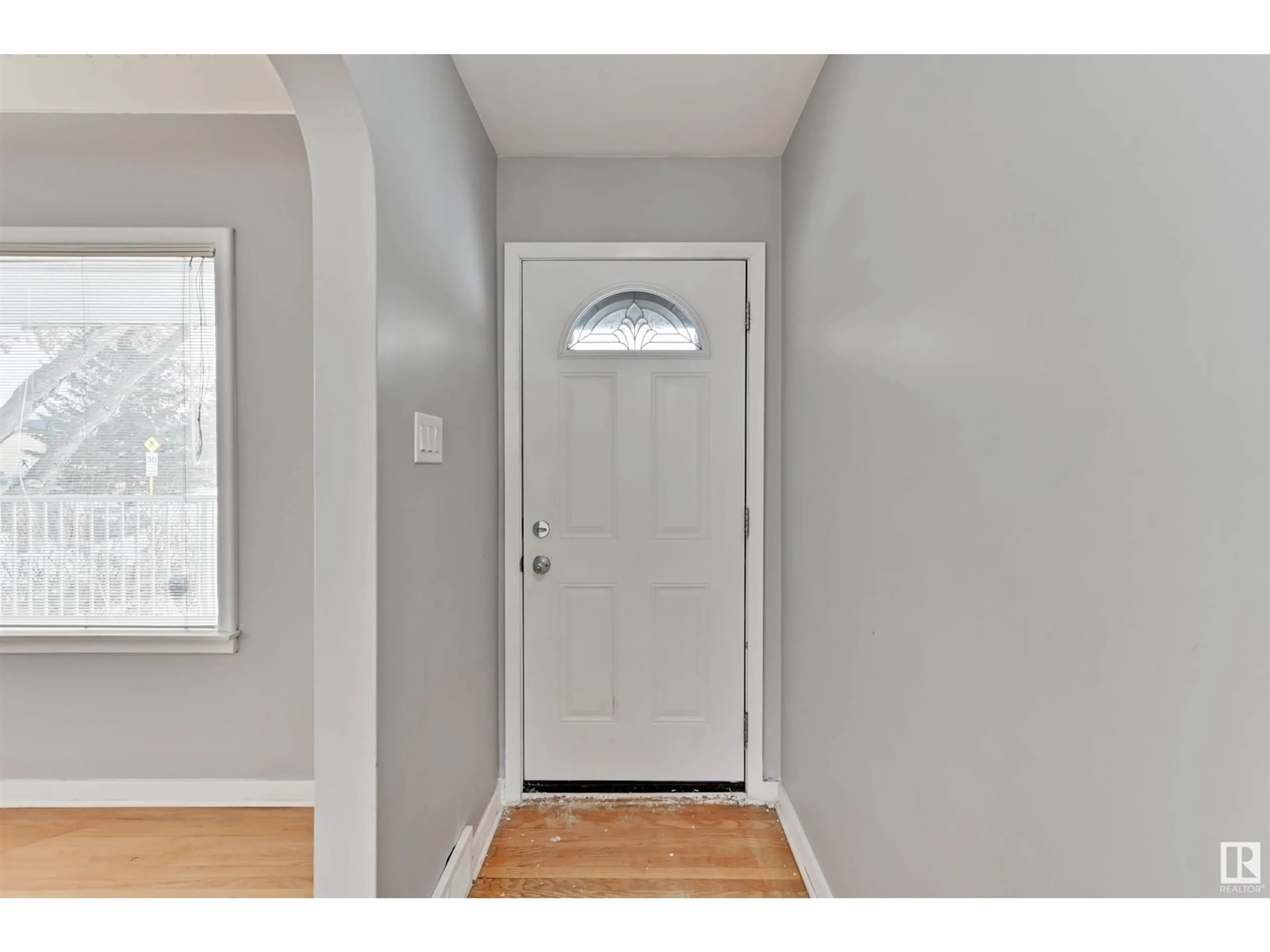 Indoor entryway, wood floors for 13312 106A AV NW, Edmonton Alberta T5N1C2