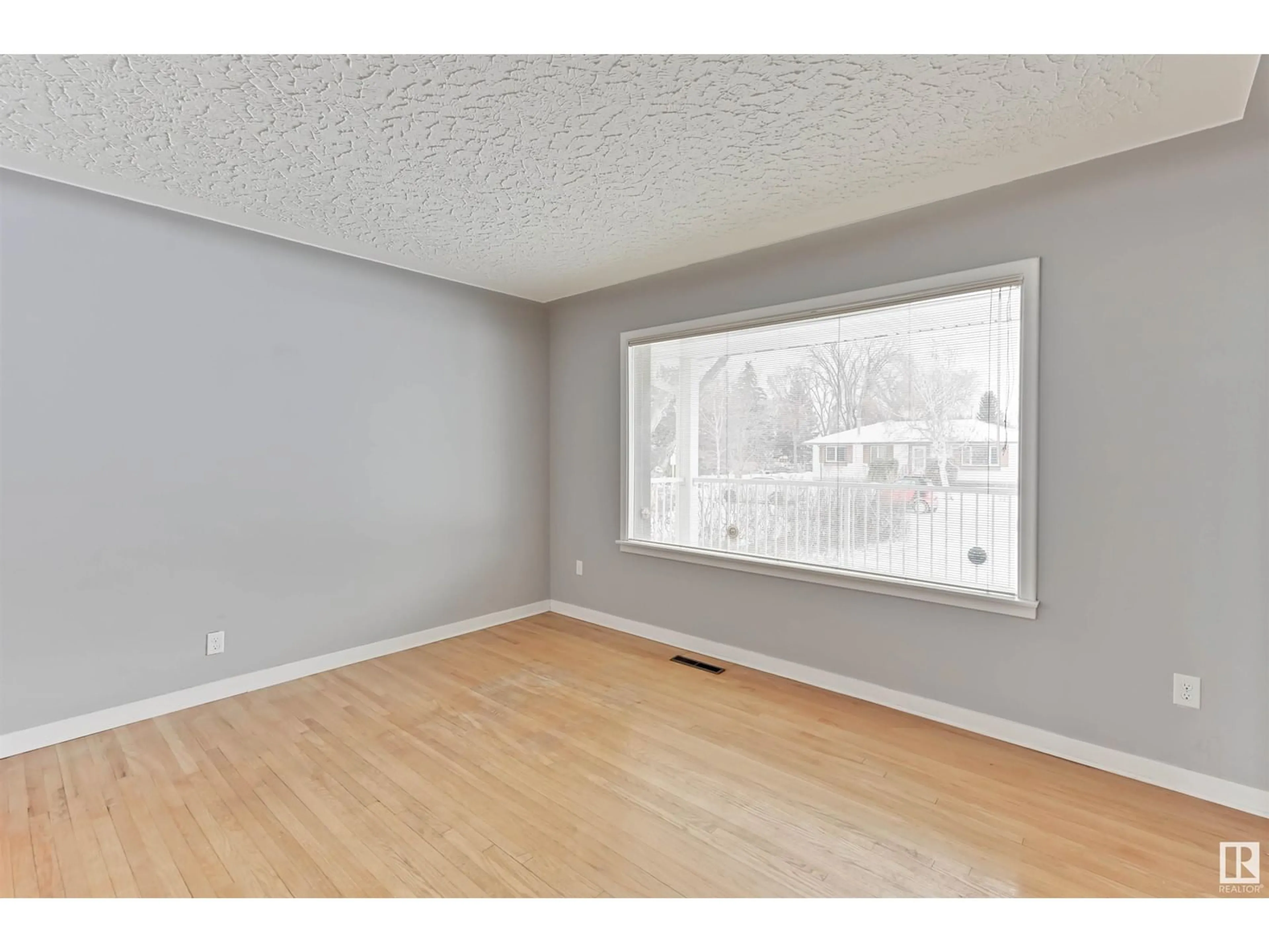 A pic of a room, wood floors for 13312 106A AV NW, Edmonton Alberta T5N1C2