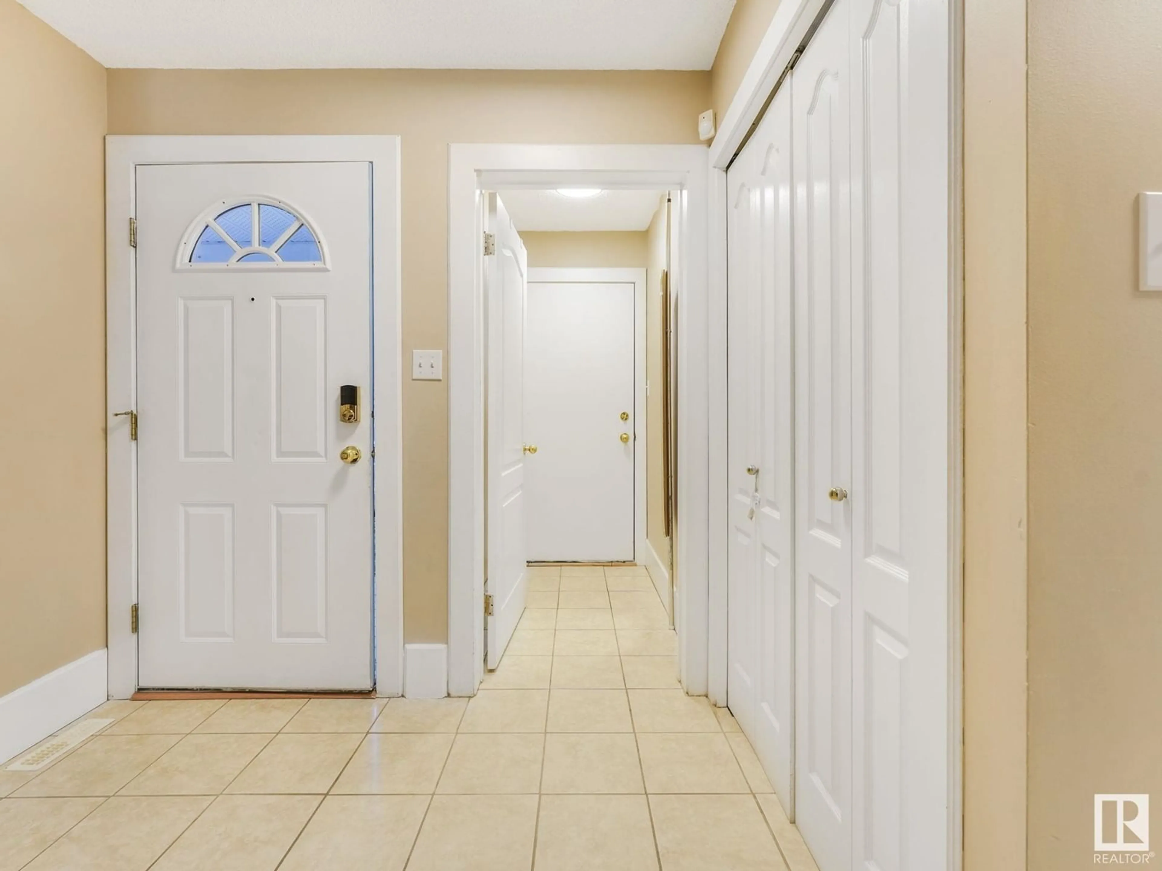 Indoor entryway, wood floors for 11307 10 AV NW, Edmonton Alberta T6J6S2