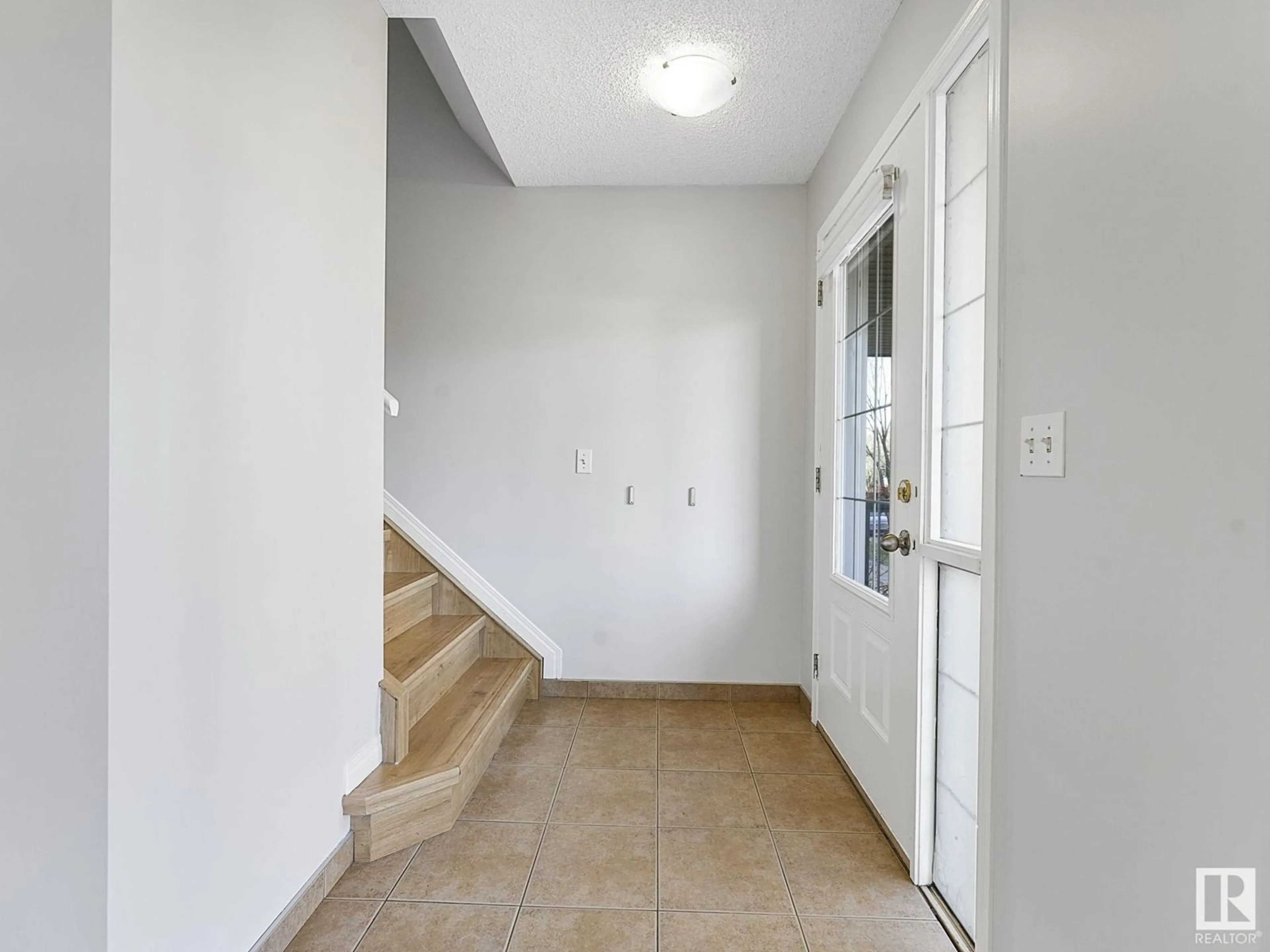 Indoor entryway, not visible floor for #3 5281 Terwillegar BV NW, Edmonton Alberta T5Z2T1