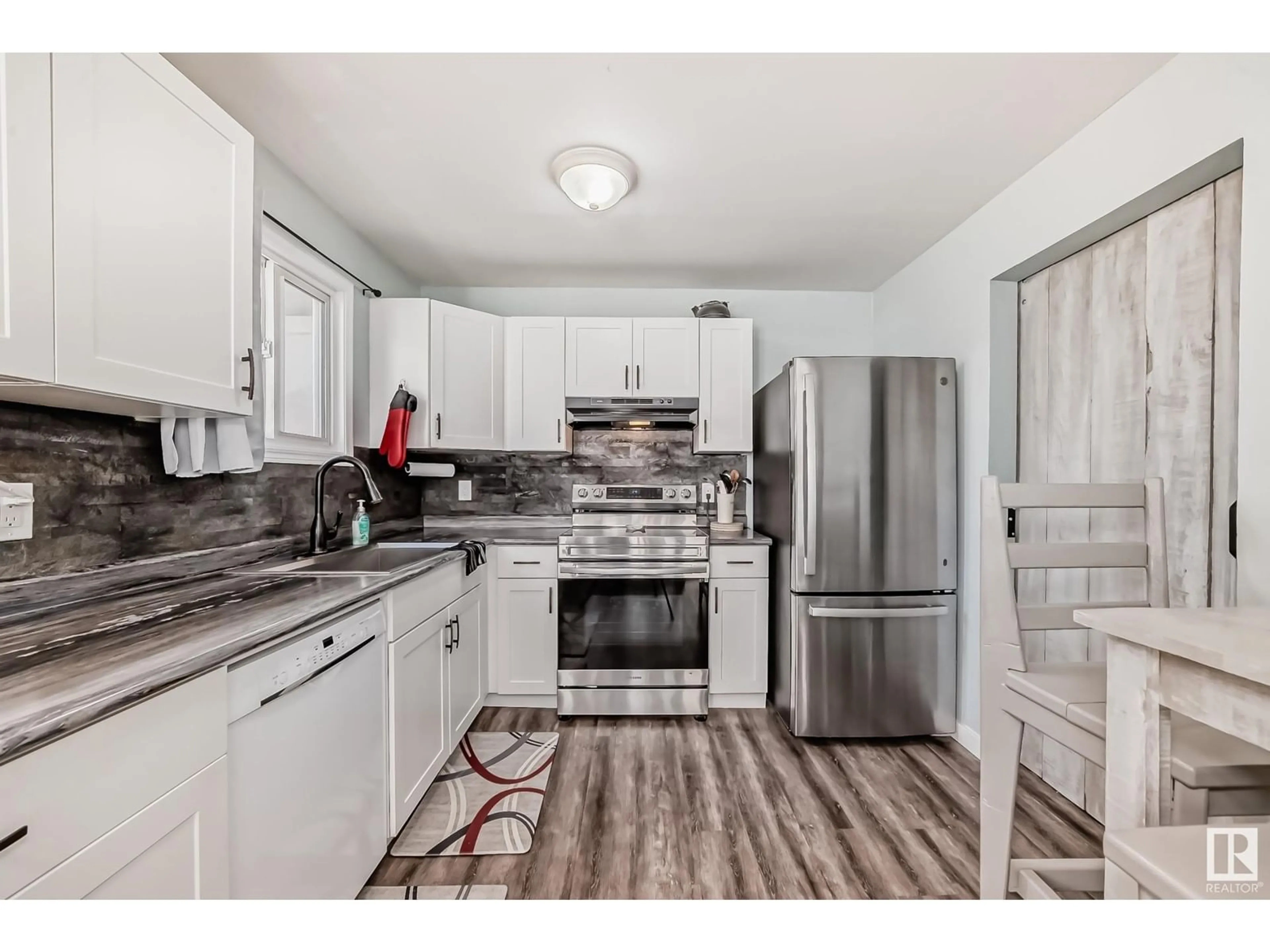 Standard kitchen, wood floors, cottage for 40 LANCASTER TC NW, Edmonton Alberta T5X5S3