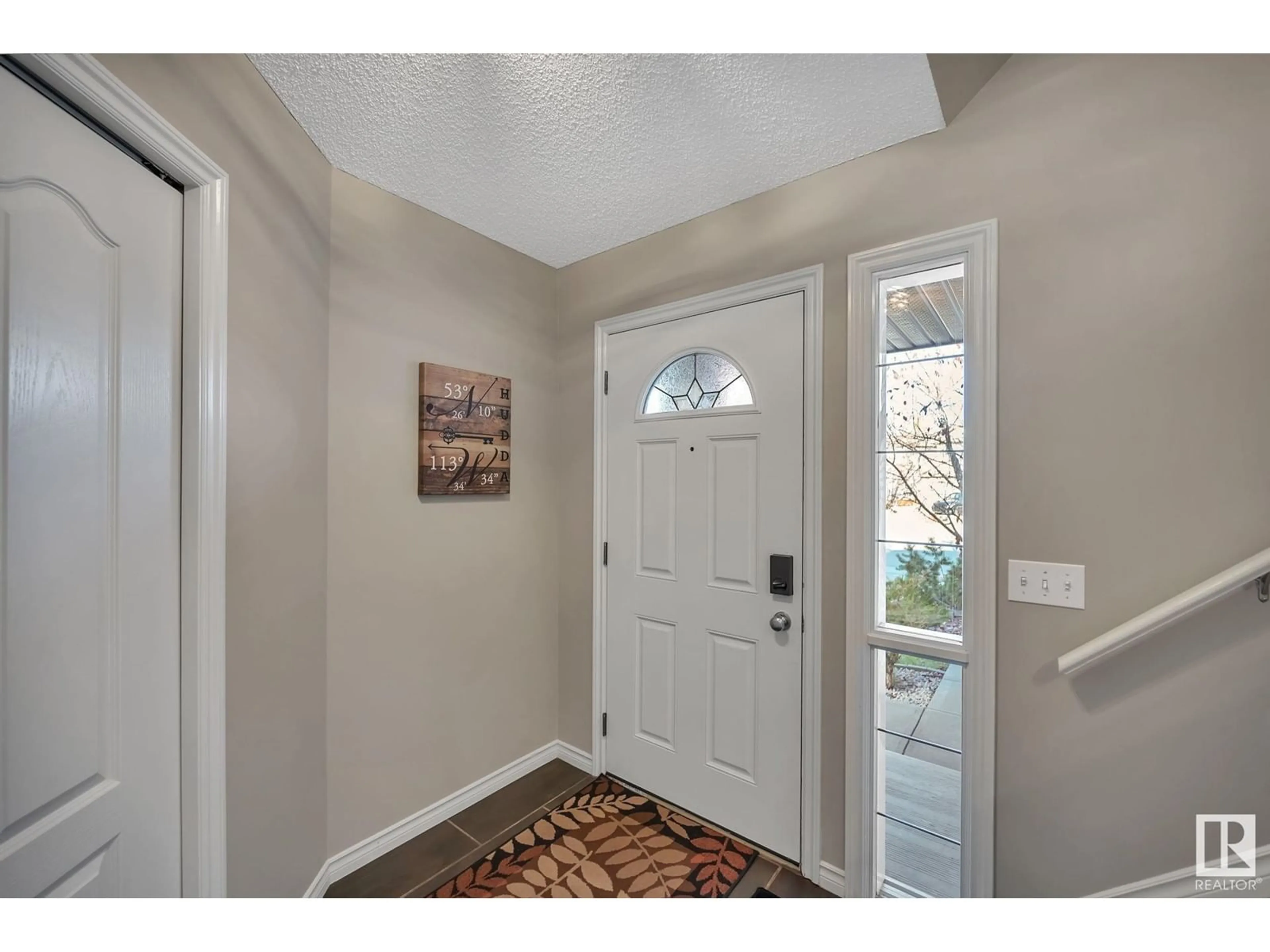 Indoor entryway, wood floors for 8107 SHASKE DR NW NW, Edmonton Alberta T6R0B6