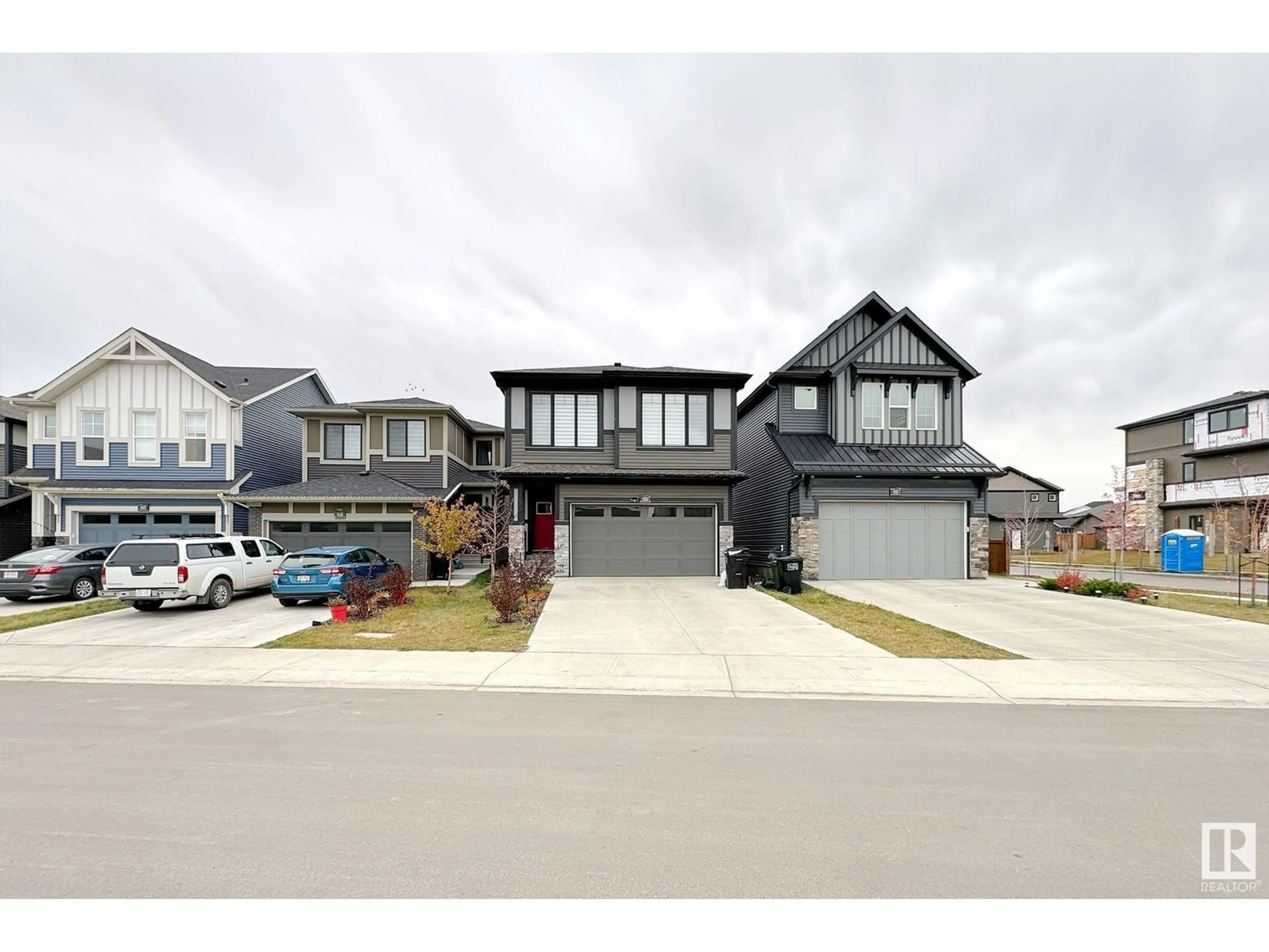 Frontside or backside of a home, the street view for 4323 HAWTHORN LANDING LD SW, Edmonton Alberta T6X2Y9