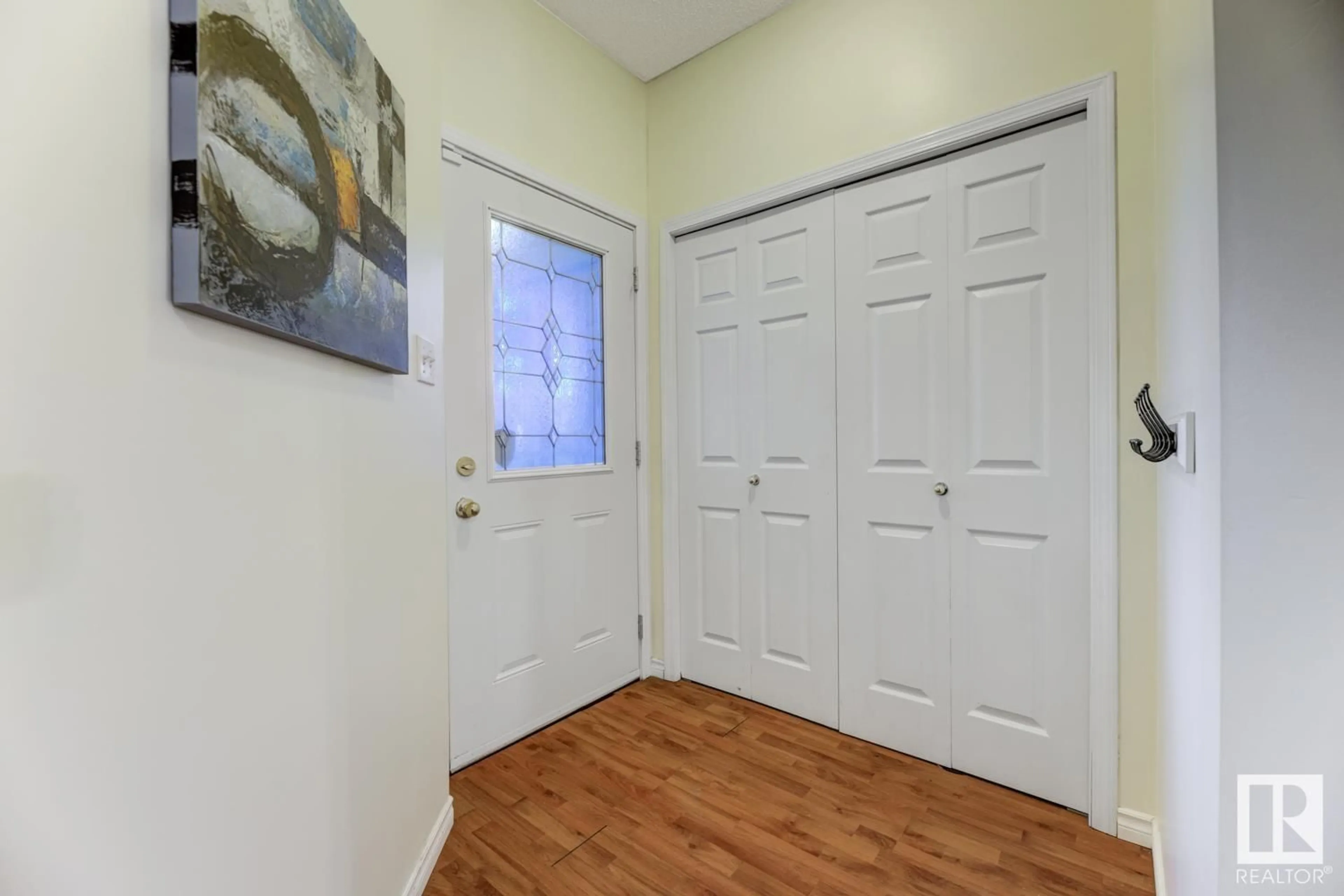 Indoor entryway, wood floors for 9011 166 AV NW, Edmonton Alberta T5Z3H5