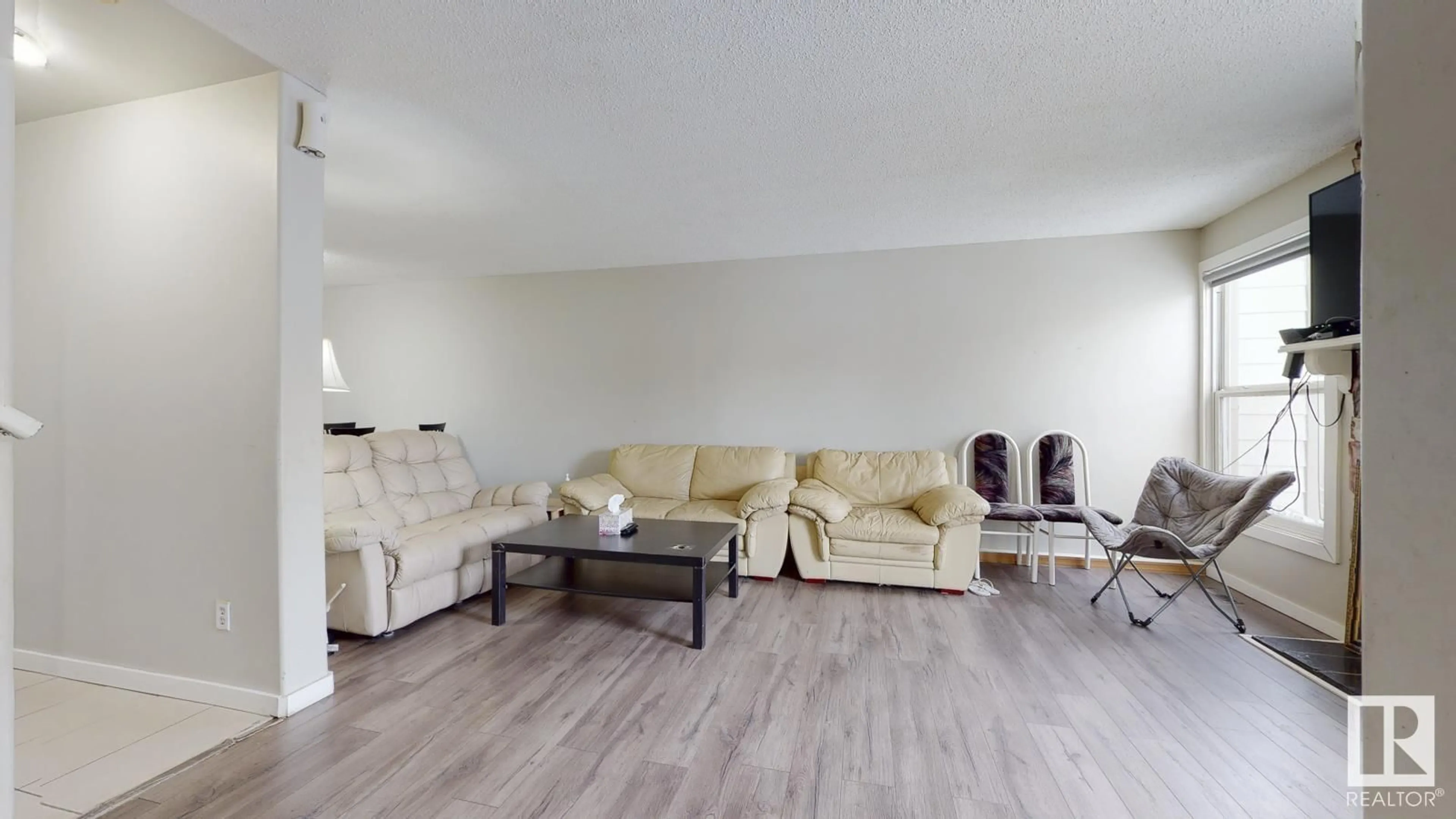 Living room, wood floors for 1134 KNOTTWOOD E NW, Edmonton Alberta T6K2Z8