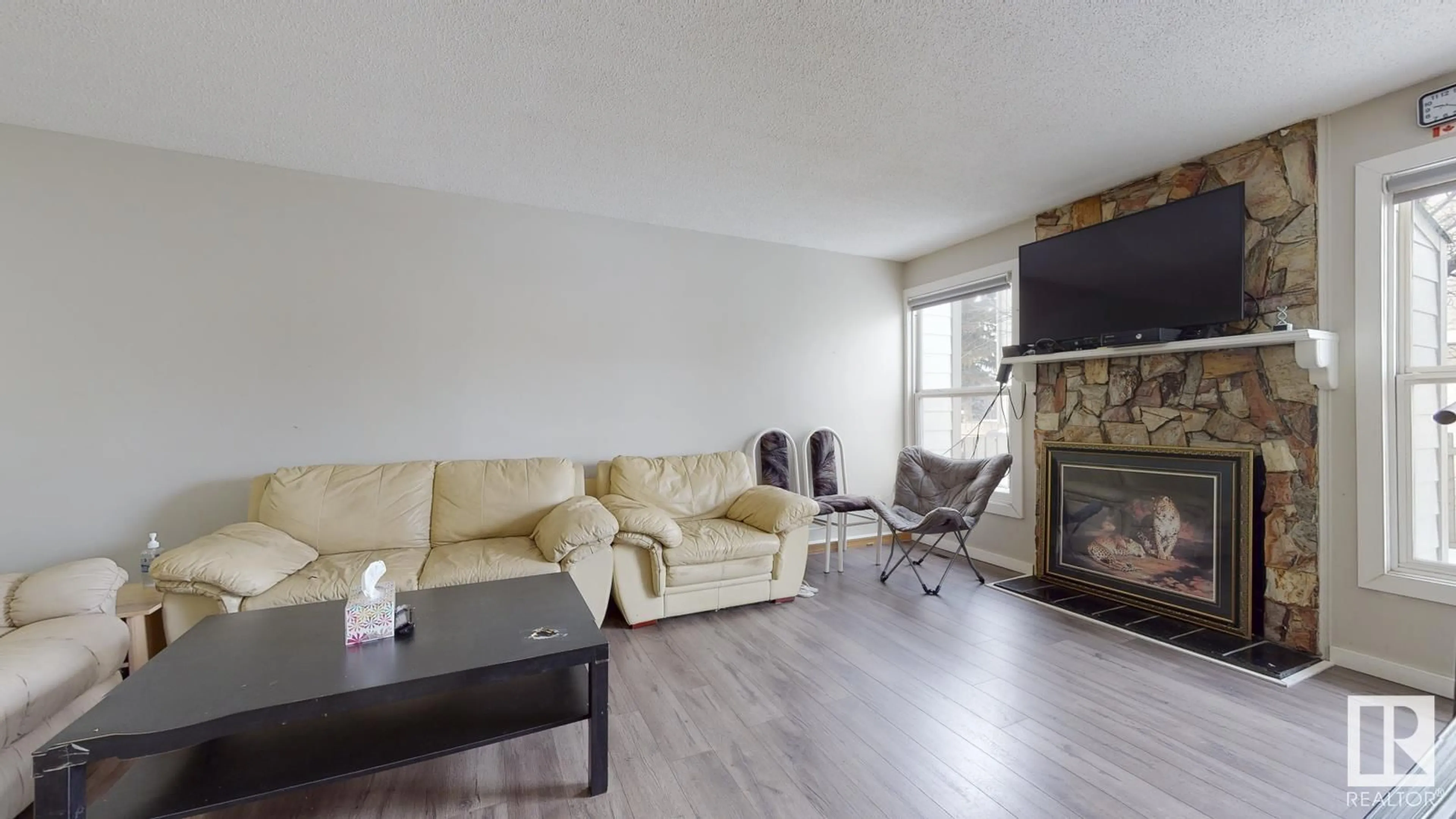 Living room, wood floors for 1134 KNOTTWOOD E NW, Edmonton Alberta T6K2Z8