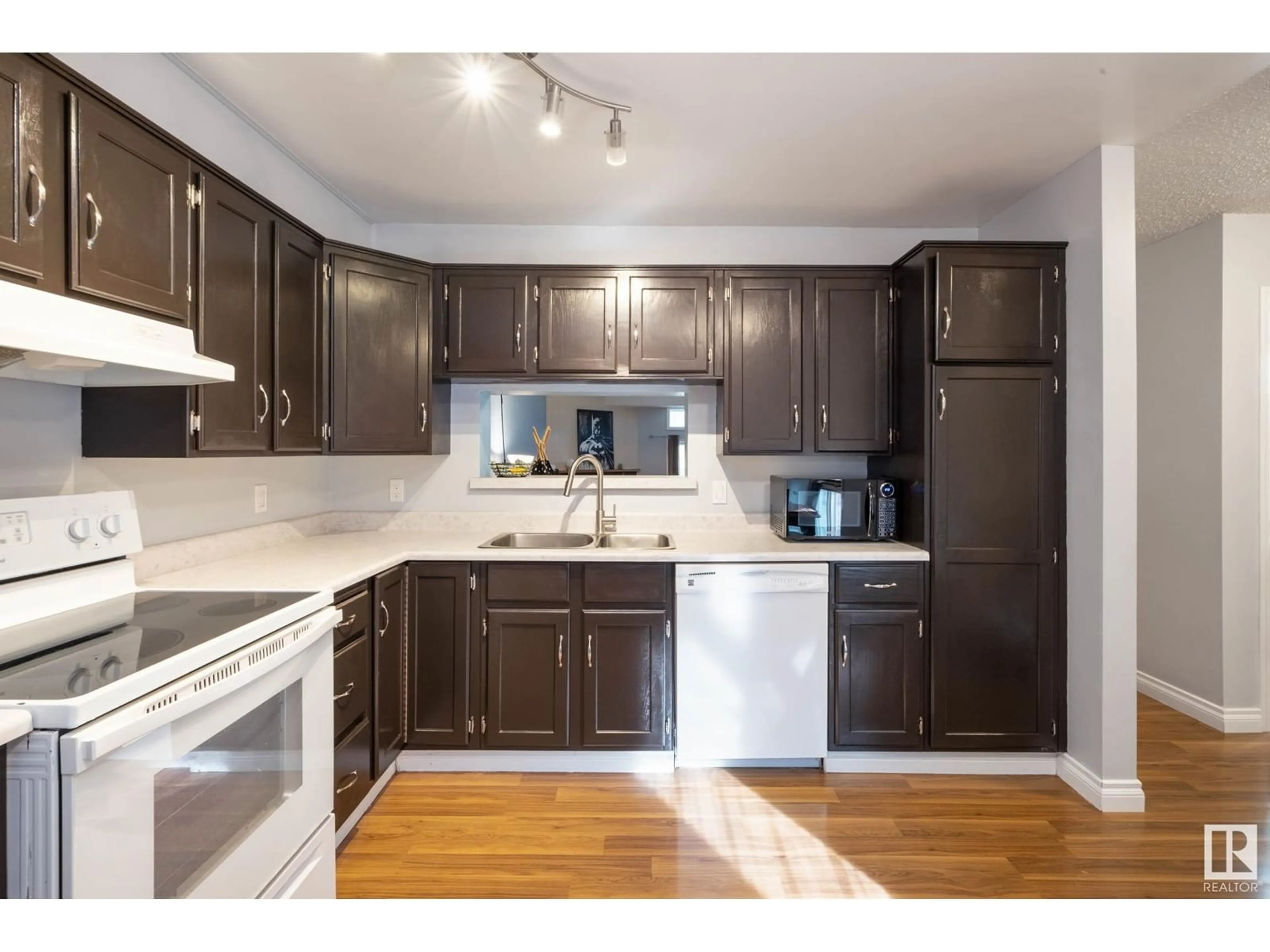 Standard kitchen, wood floors for 406 LAKESIDE GR, St. Albert Alberta T8N3T3