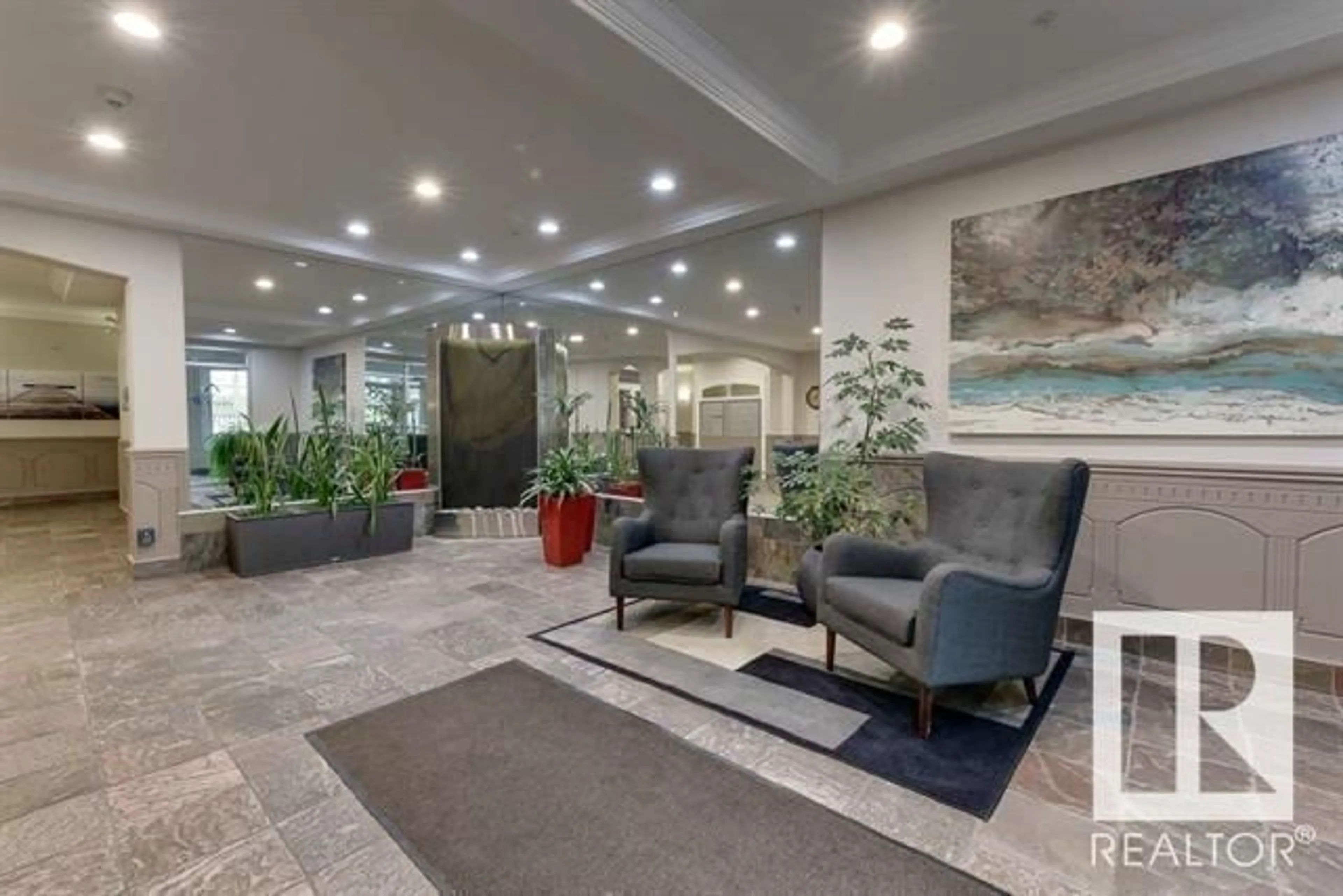 Indoor lobby, carpet floors for #404 10178 117 ST NW, Edmonton Alberta T5K2X9