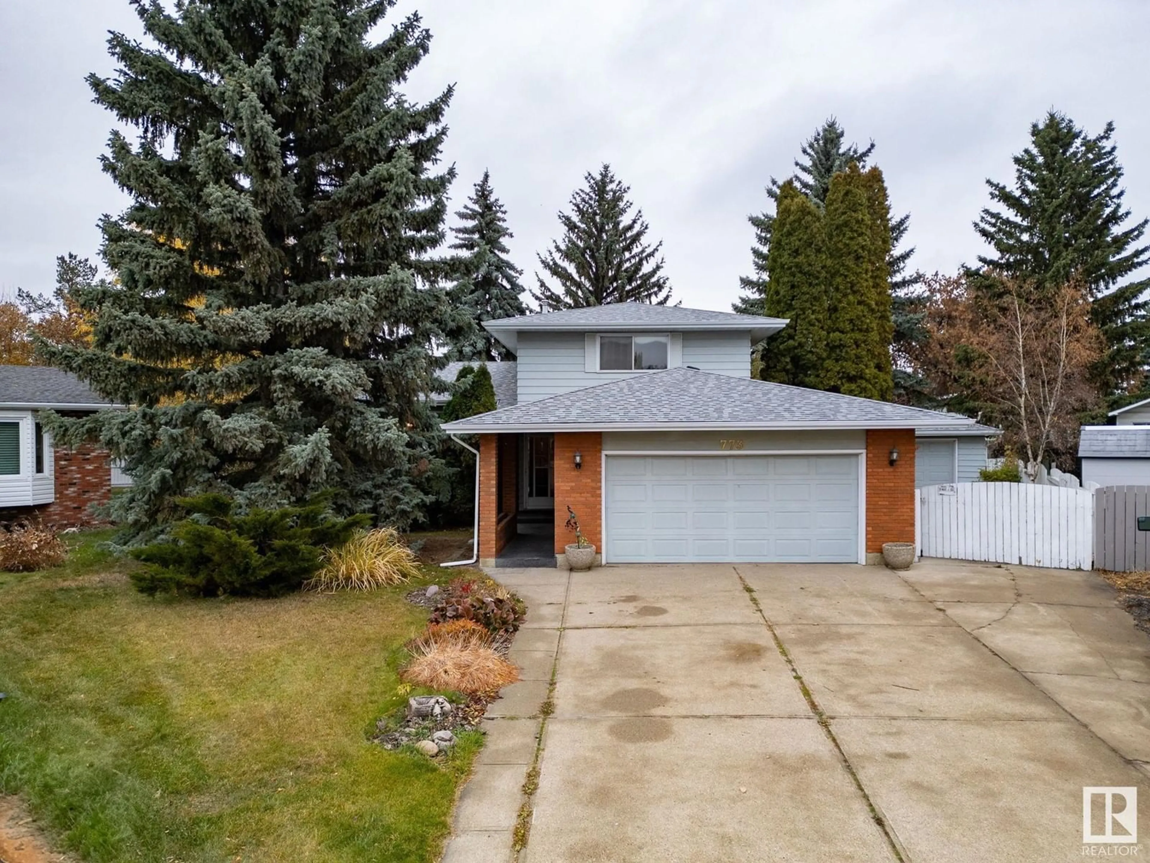 Frontside or backside of a home, the street view for 773 LEE RIDGE RD NW, Edmonton Alberta T6K0P6