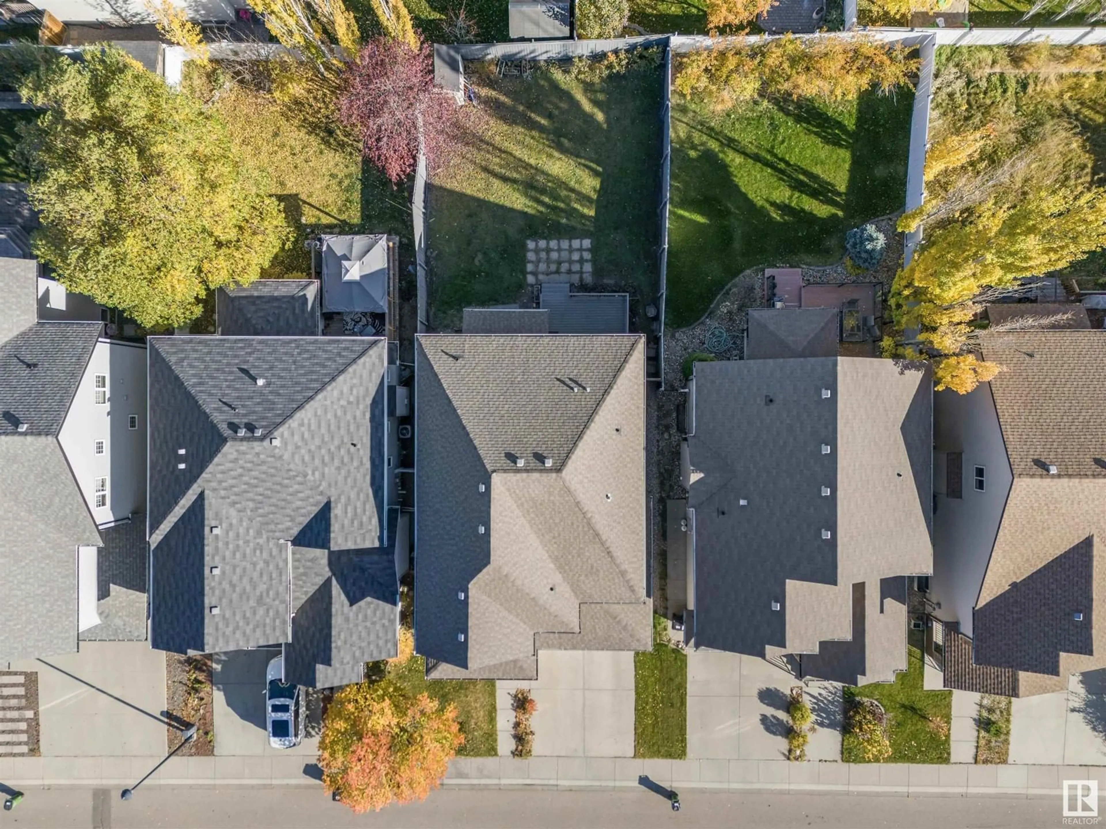 Frontside or backside of a home, the street view for 6011 STINSON RD NW, Edmonton Alberta T6R0K3