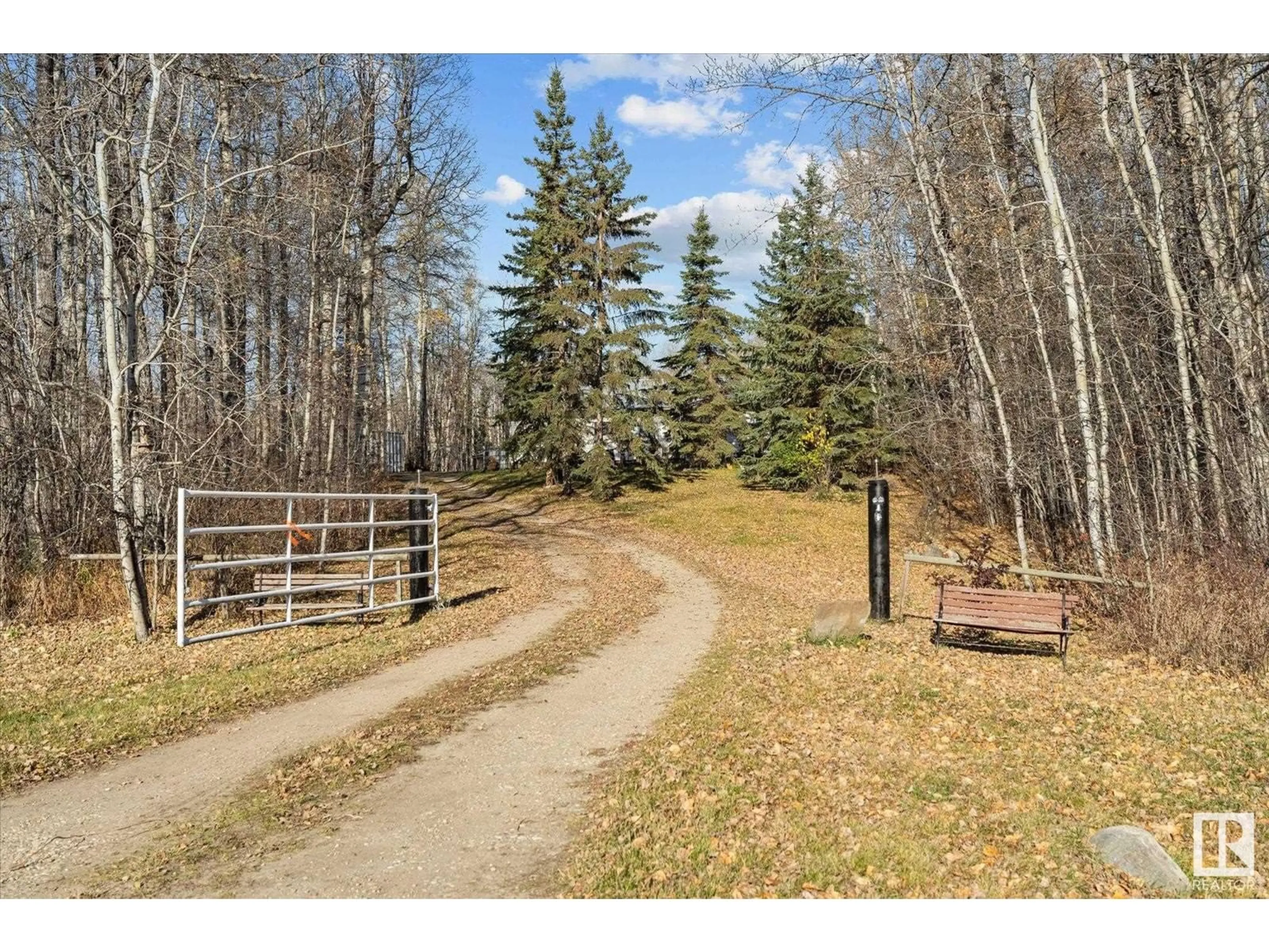 Indoor foyer for #15 53426 RGE ROAD 41, Rural Parkland County Alberta T0E2K0