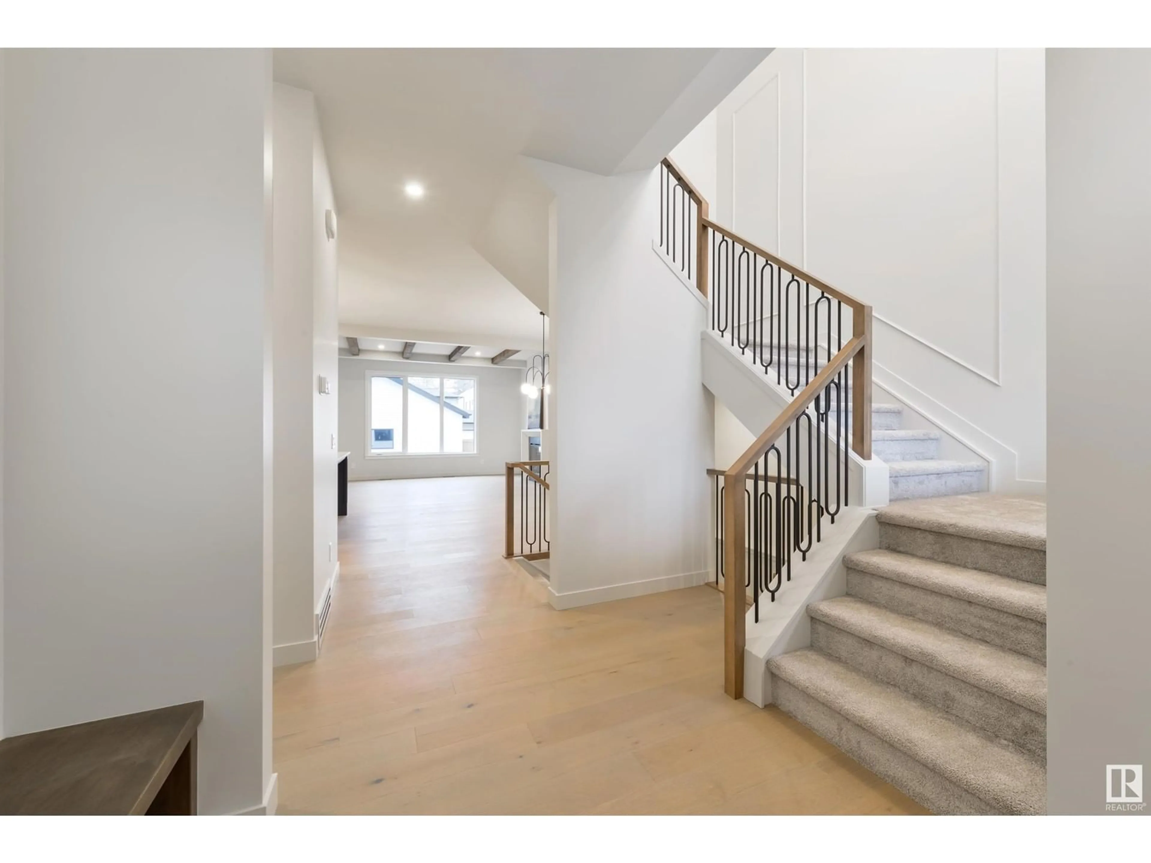 Indoor foyer, wood floors for 10721 73 AV NW, Edmonton Alberta T6E1C5