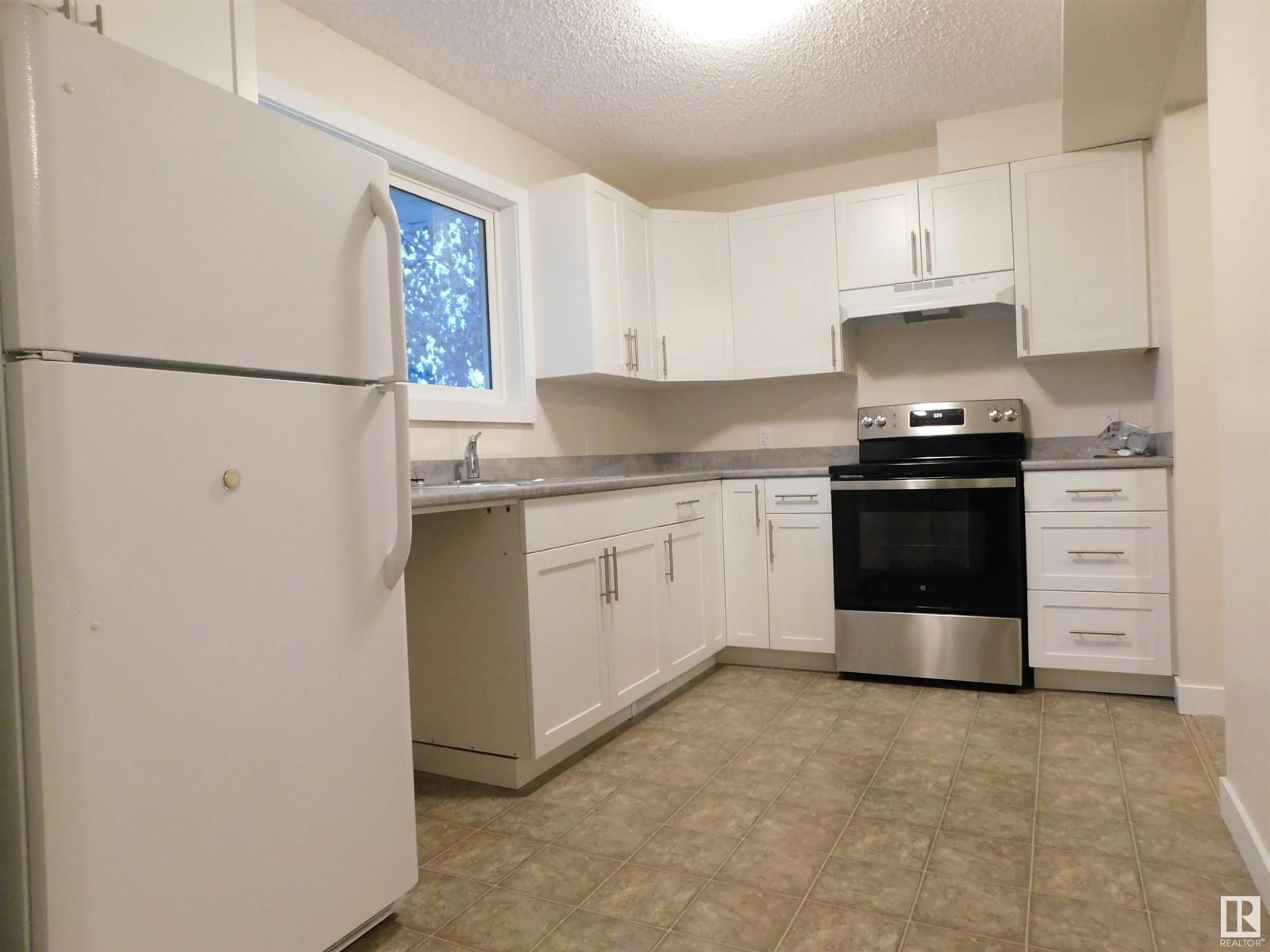 Standard kitchen, unknown floor, cottage for 18241 74 AV NW, Edmonton Alberta T5T2G8