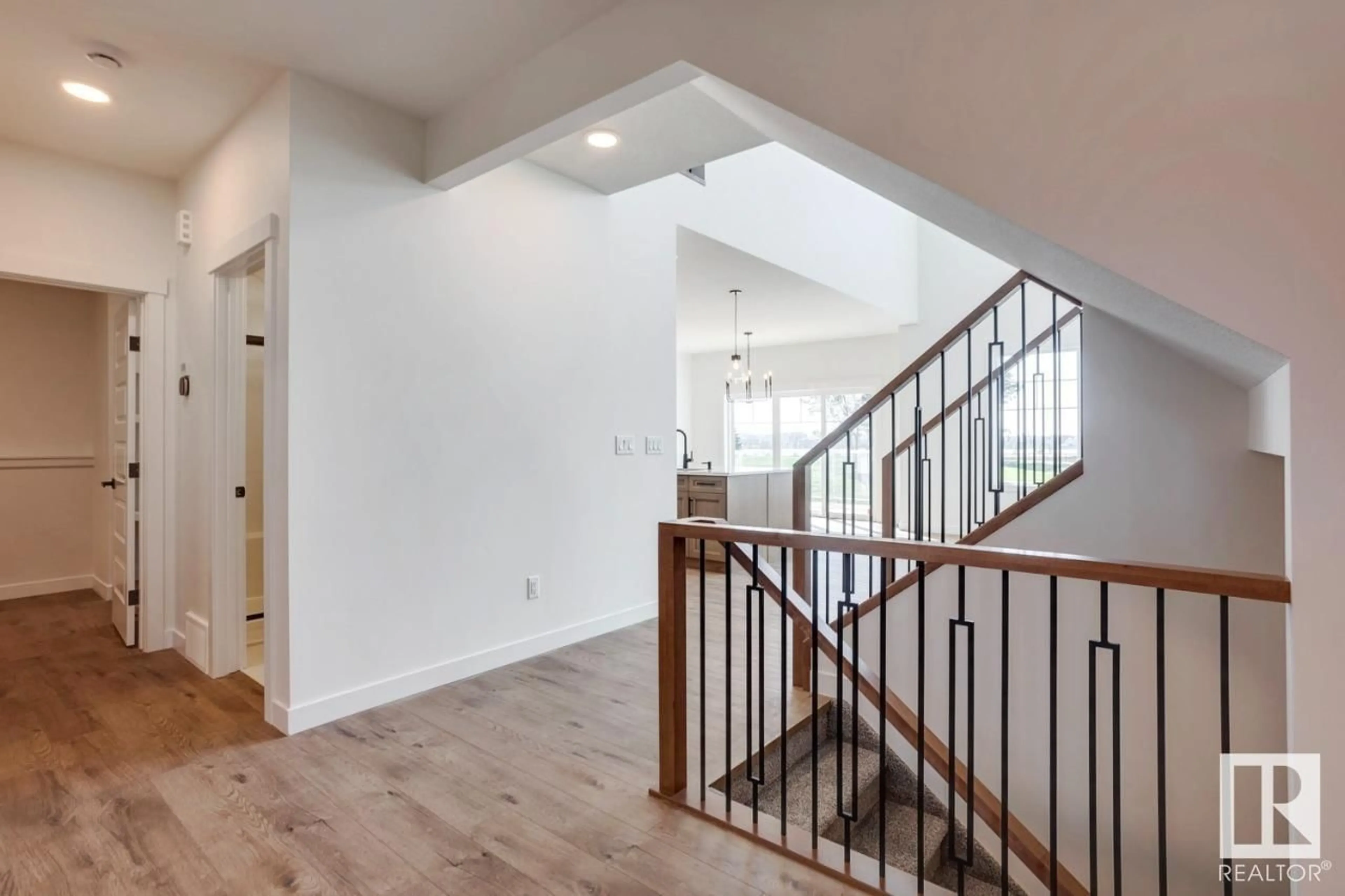 Stairs for 1552 HOWES PL SW, Edmonton Alberta T6W5C1