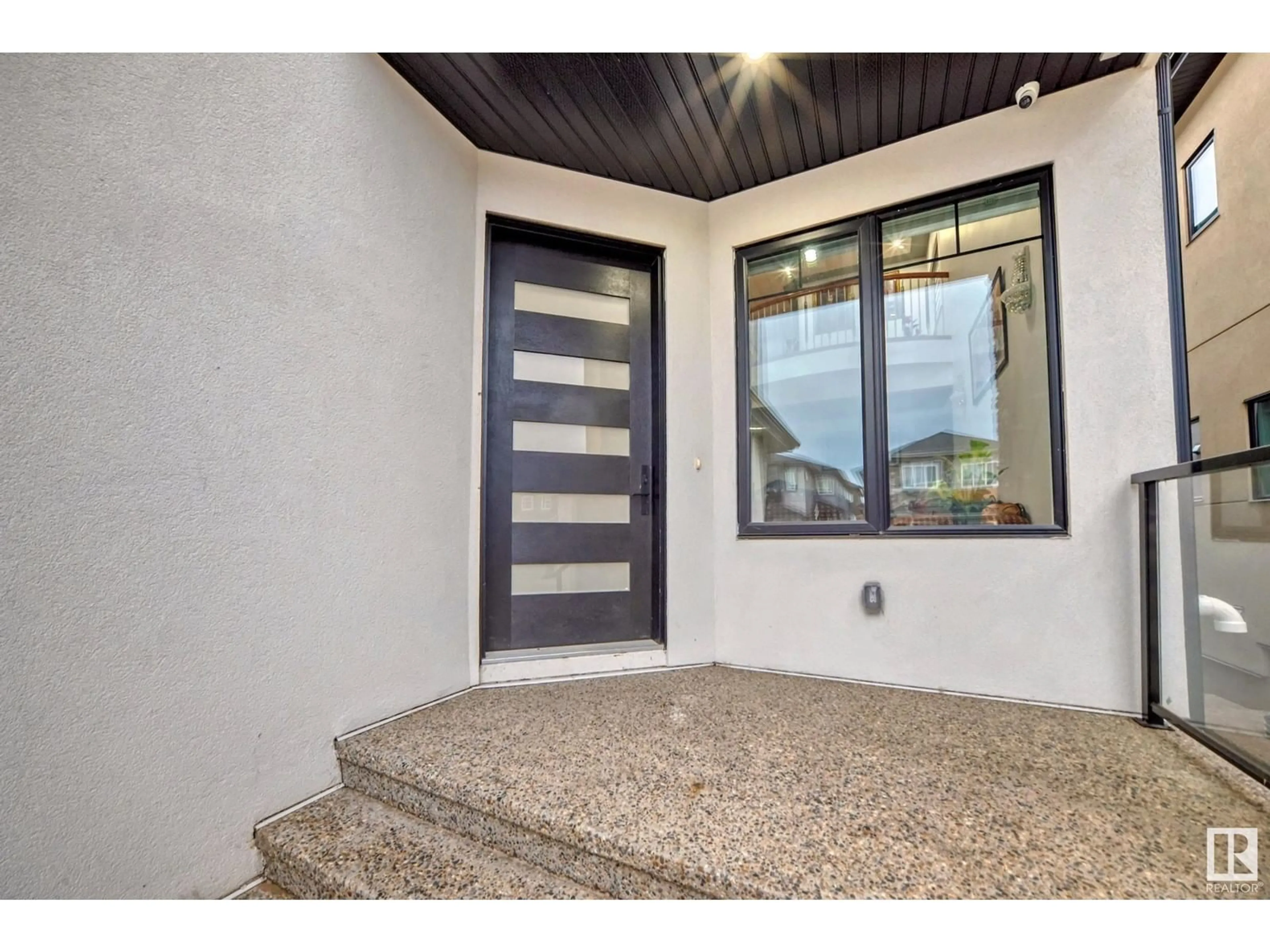 Indoor entryway, cement floor for 120 38 ST SW, Edmonton Alberta T6X2W3