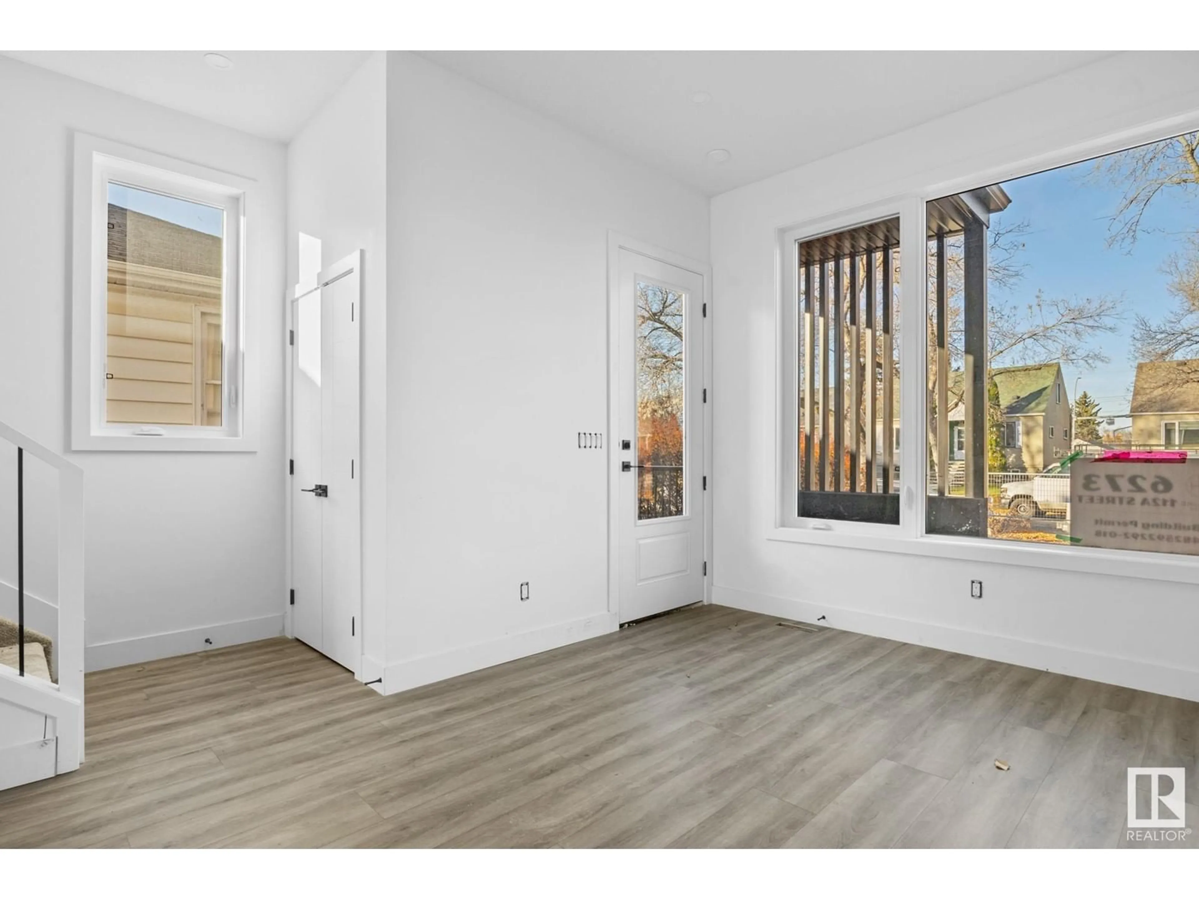 Indoor entryway, wood floors for 6273 112A ST NW, Edmonton Alberta T6H3K4