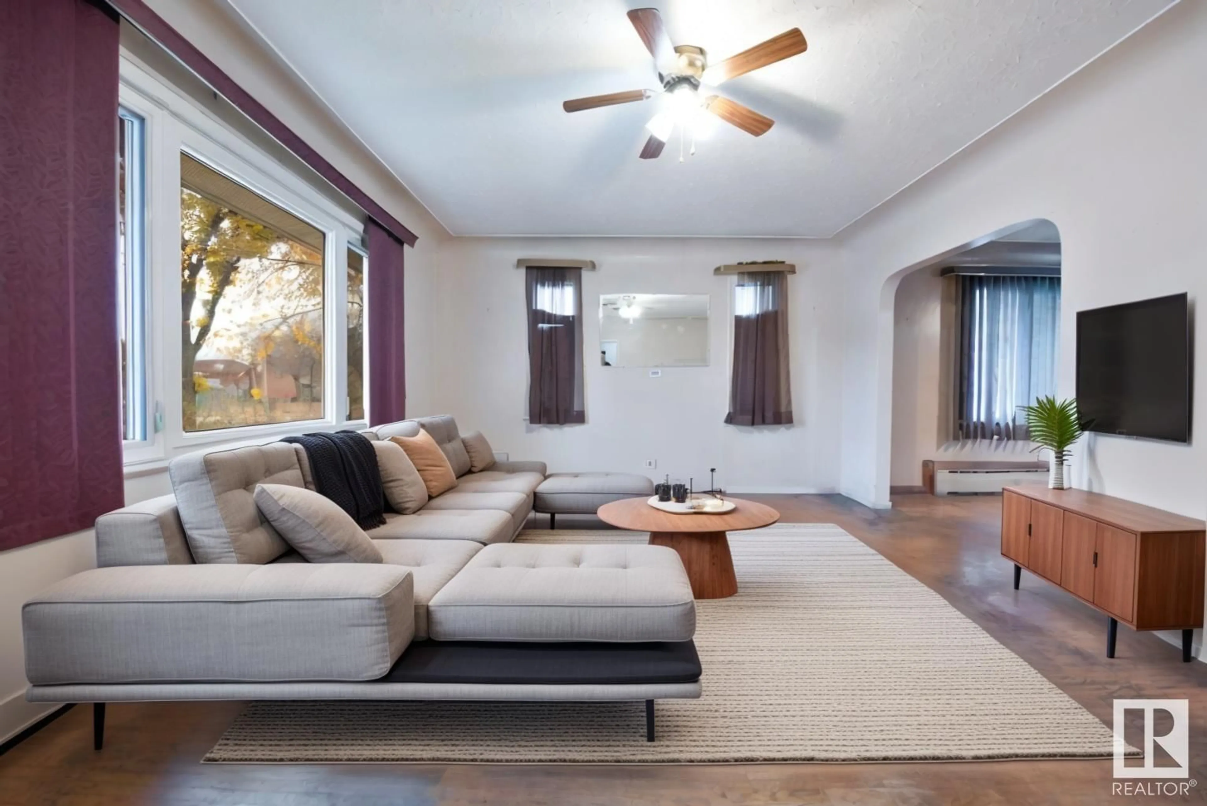 Living room, wood floors for 12106 81 ST NW, Edmonton Alberta T5B2T1