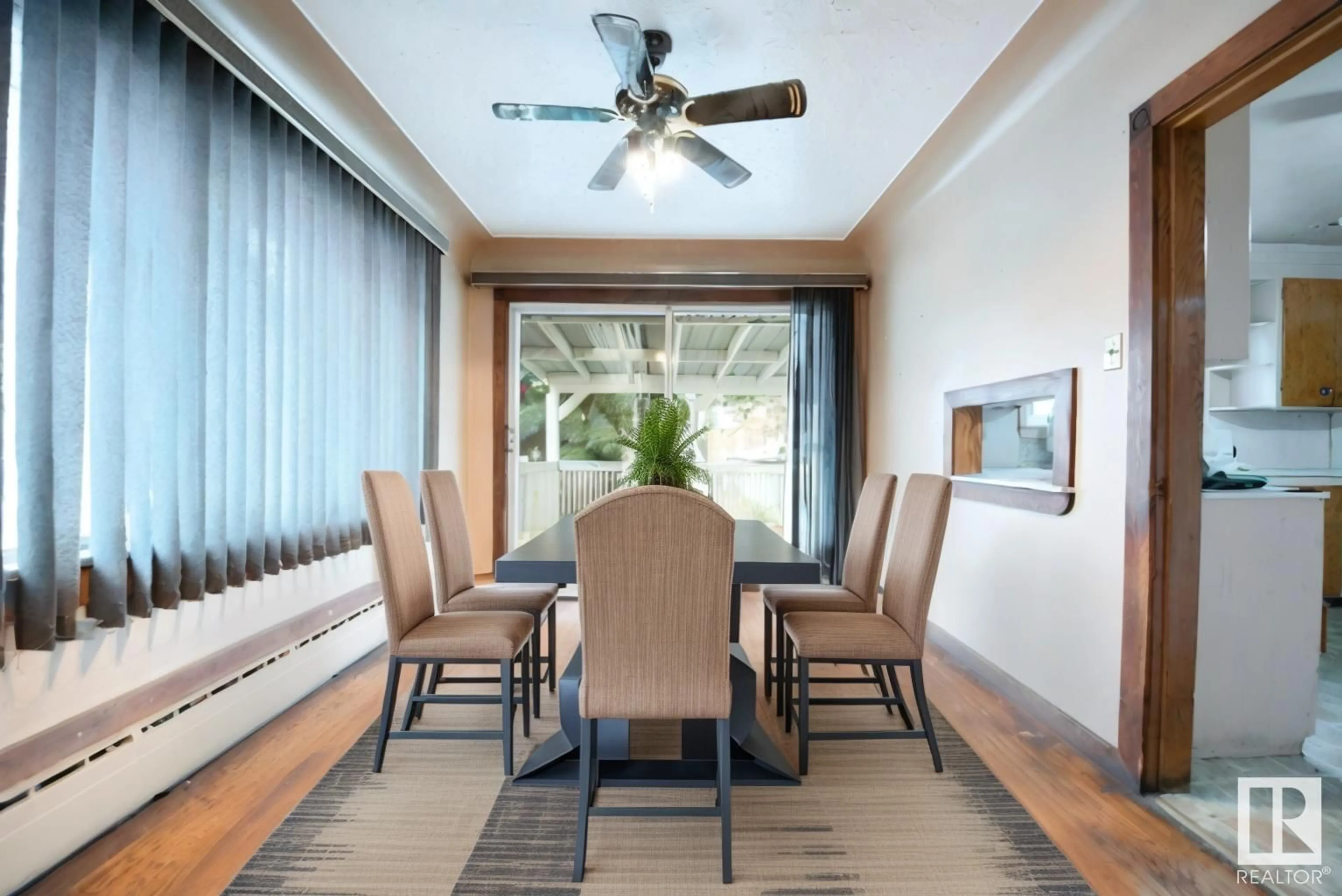 Dining room, wood floors for 12106 81 ST NW, Edmonton Alberta T5B2T1