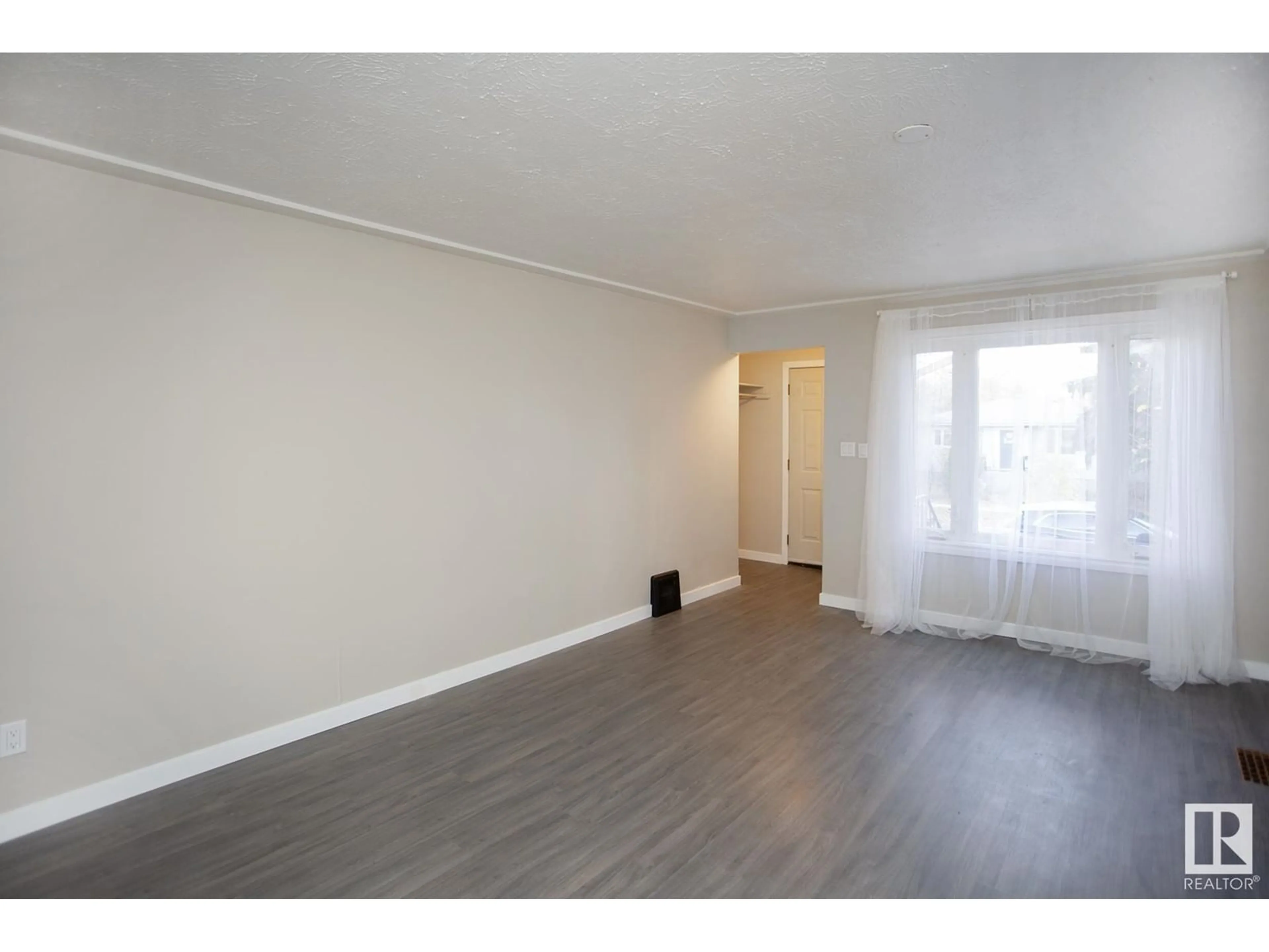 A pic of a room, wood floors for 12110 93 ST NW, Edmonton Alberta T5G1E8