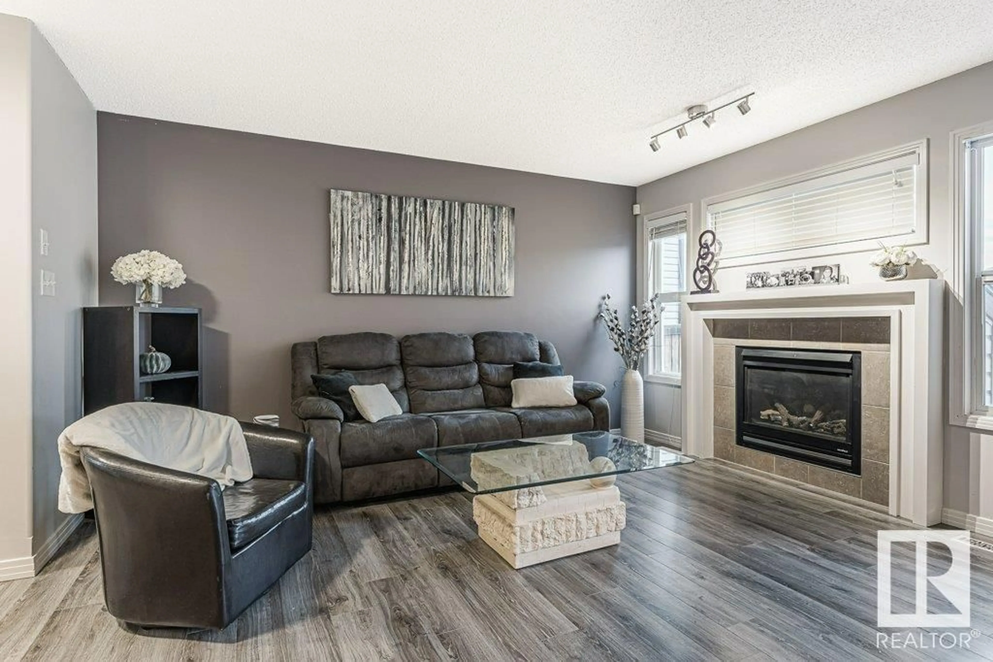 Living room, wood floors for 7419 170 AV NW, Edmonton Alberta T5Z0B6