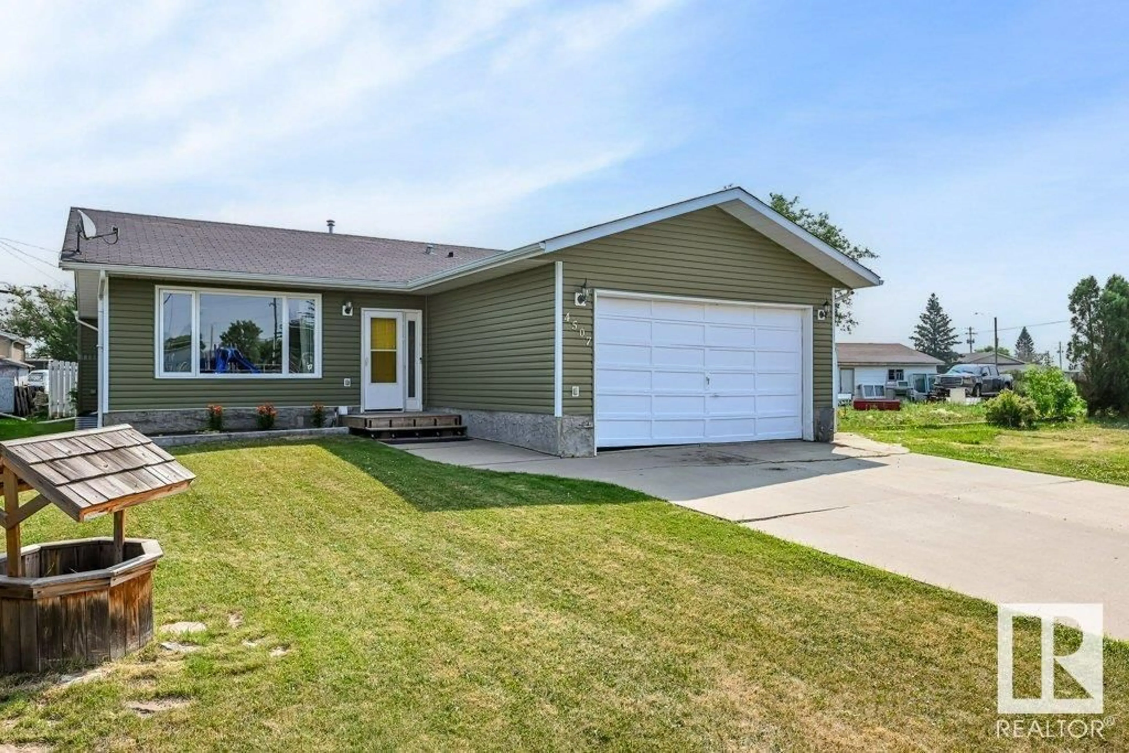 Frontside or backside of a home, cottage for 4507 51 ST, Millet Alberta T0C1Z0