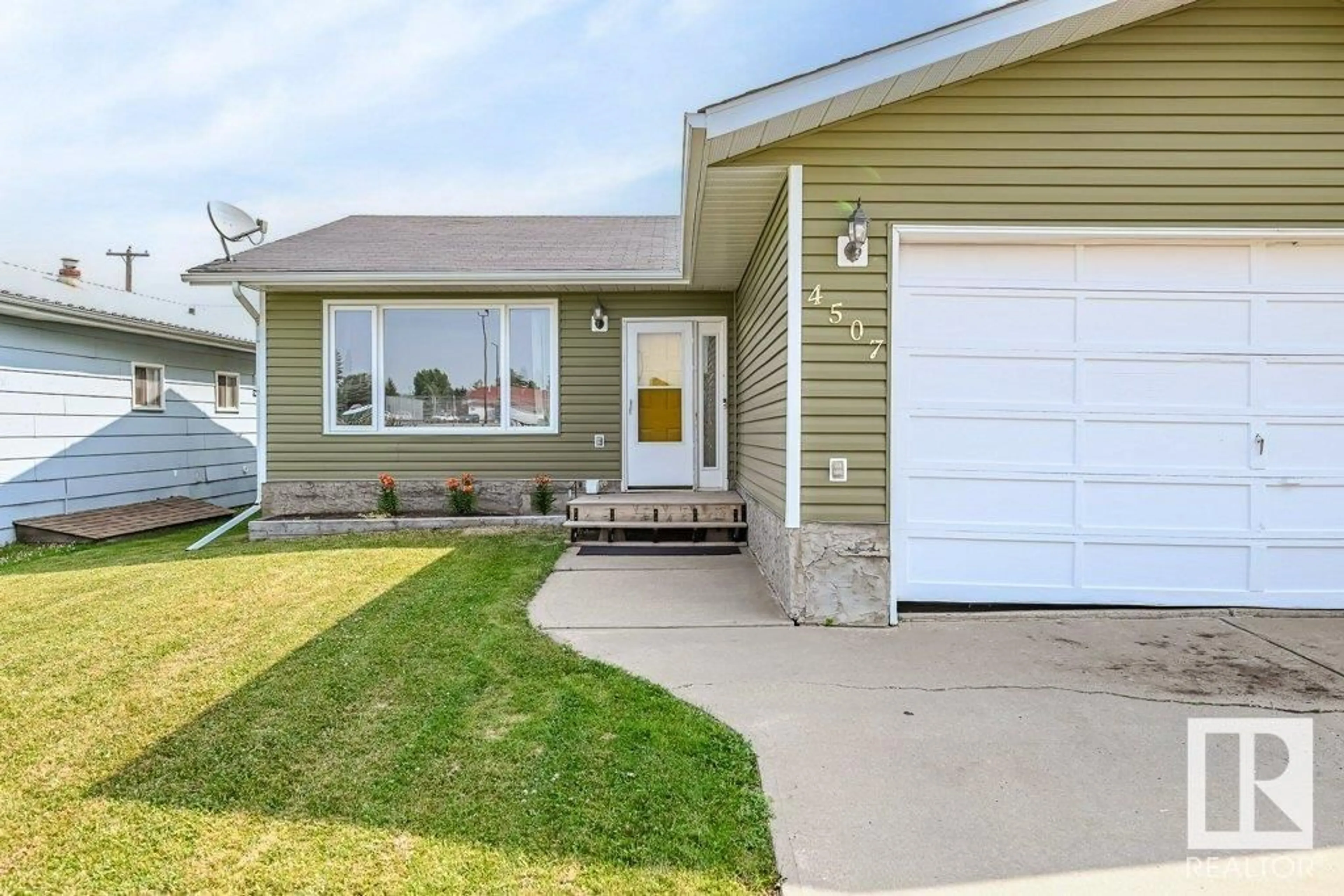 Frontside or backside of a home, cottage for 4507 51 ST, Millet Alberta T0C1Z0