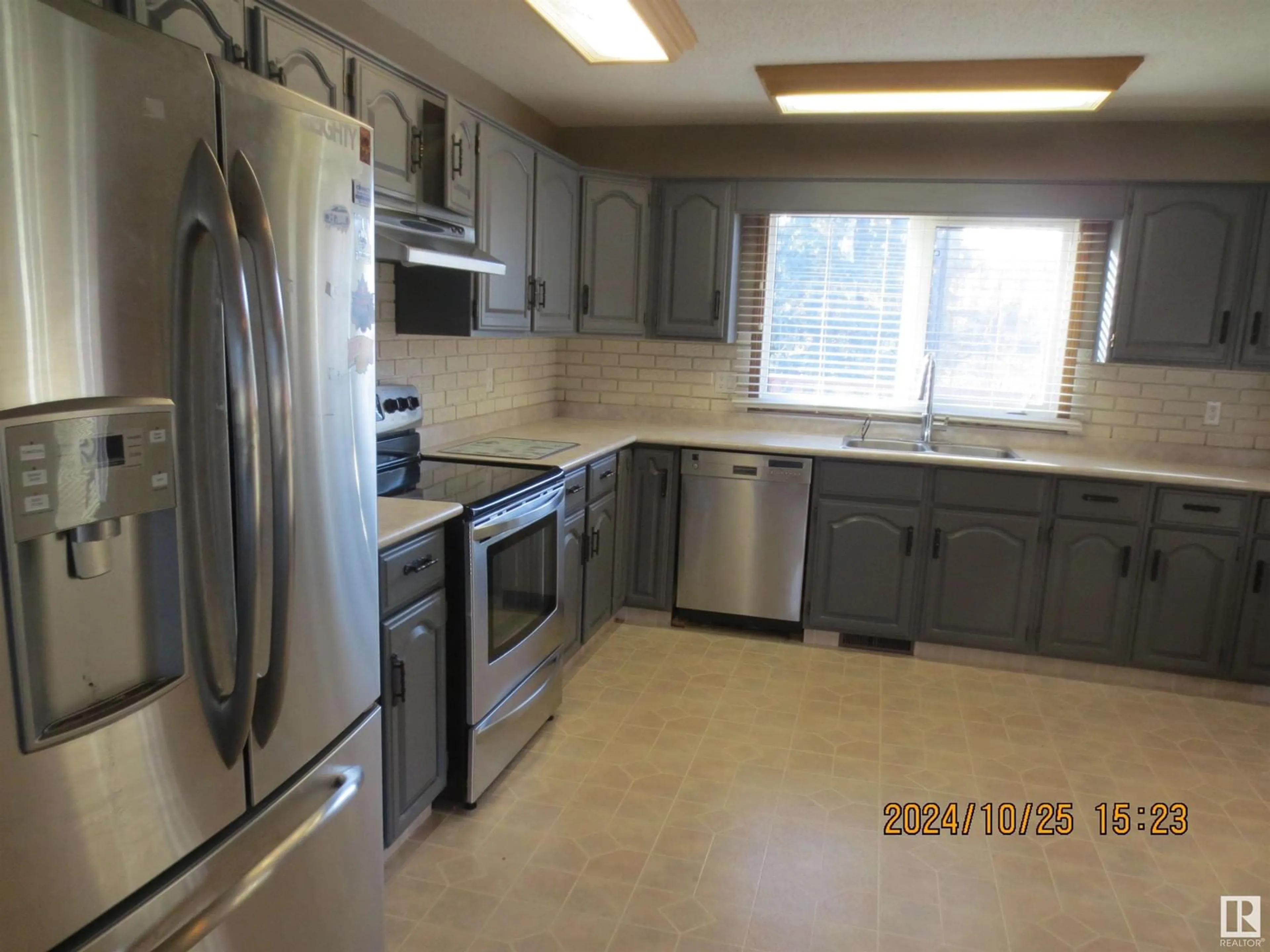 Standard kitchen, wood floors, cottage for 1450 55 Street, Edson Alberta T7E1H4