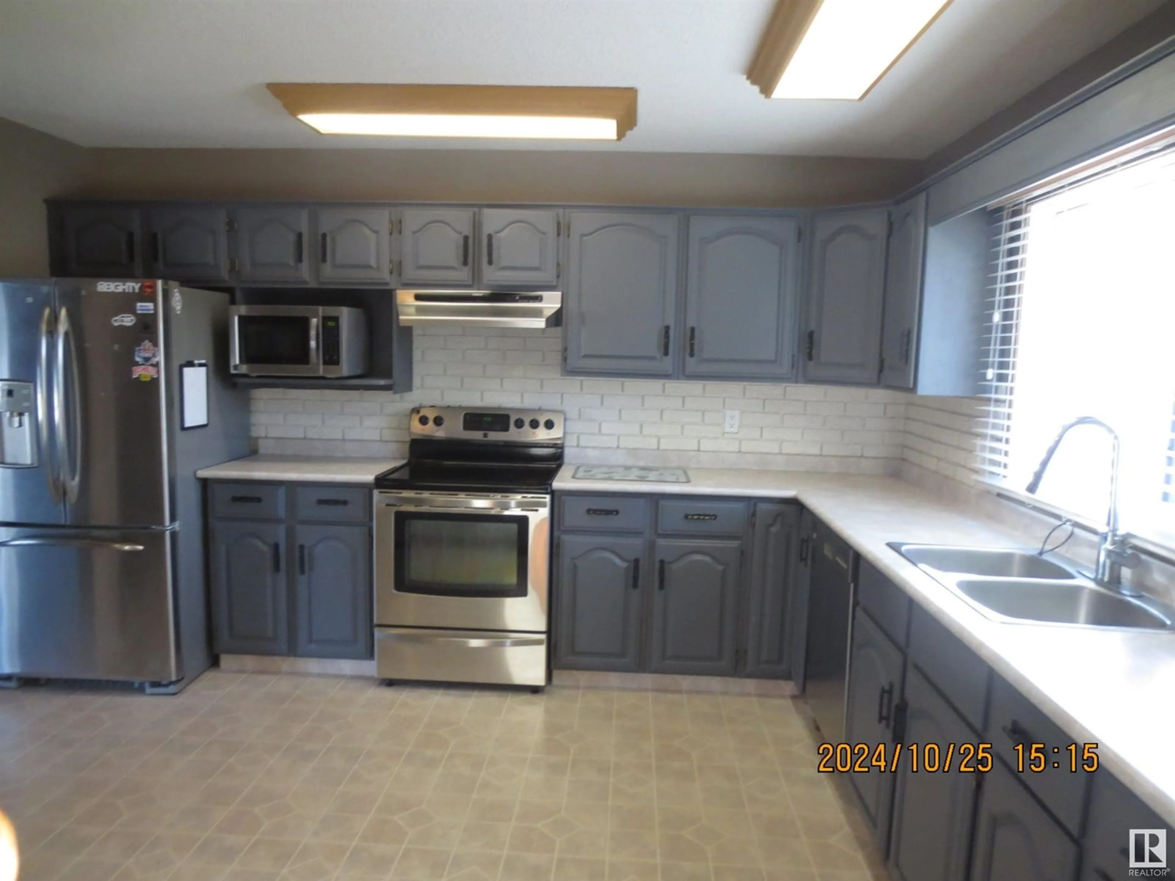 Kitchen, wood floors, cottage for 1450 55 Street, Edson Alberta T7E1H4