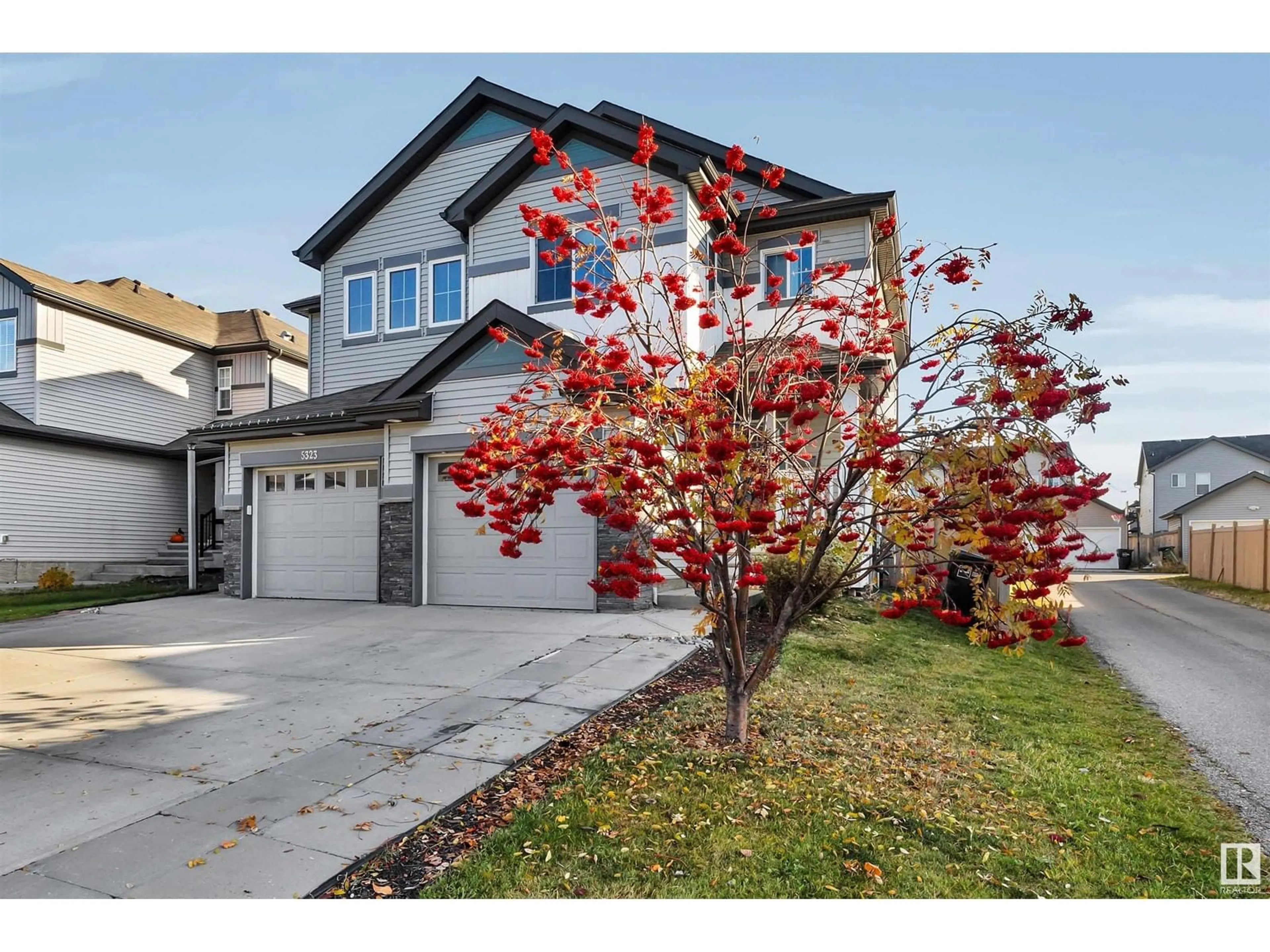 Frontside or backside of a home, the street view for 5325 15 AV SW, Edmonton Alberta T6X1S2